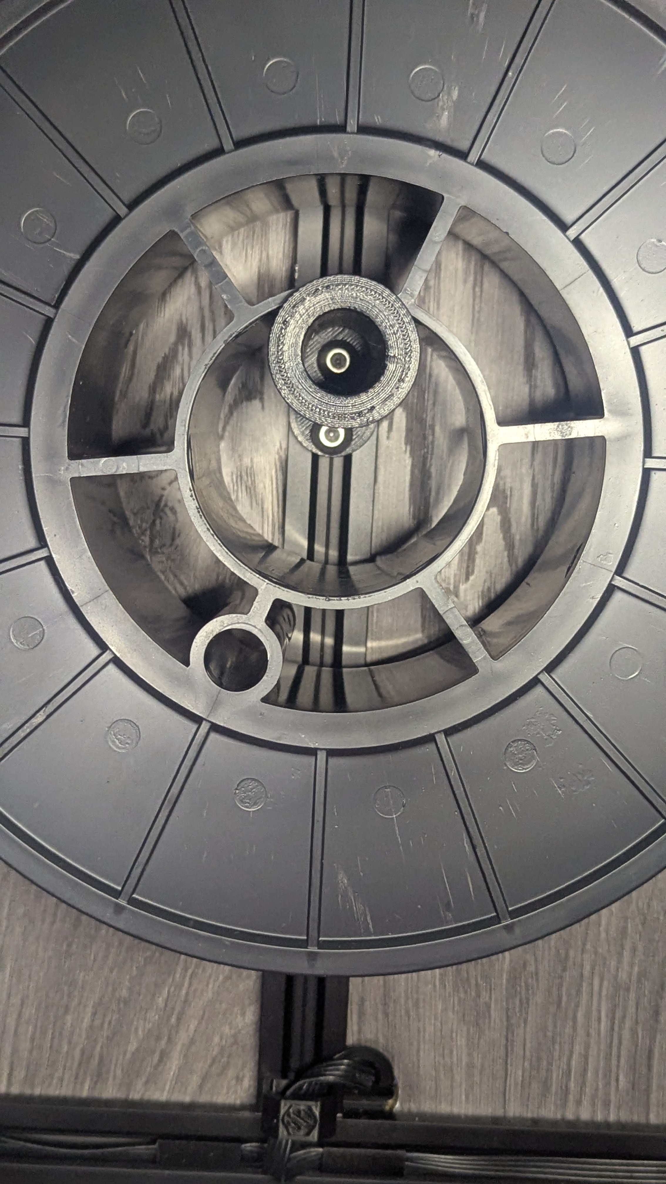 Compact spool holder for 2020