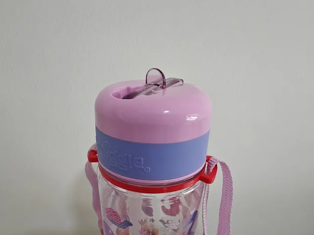 Compatible with Smiggle 650 ml bottle strap holder using Flex