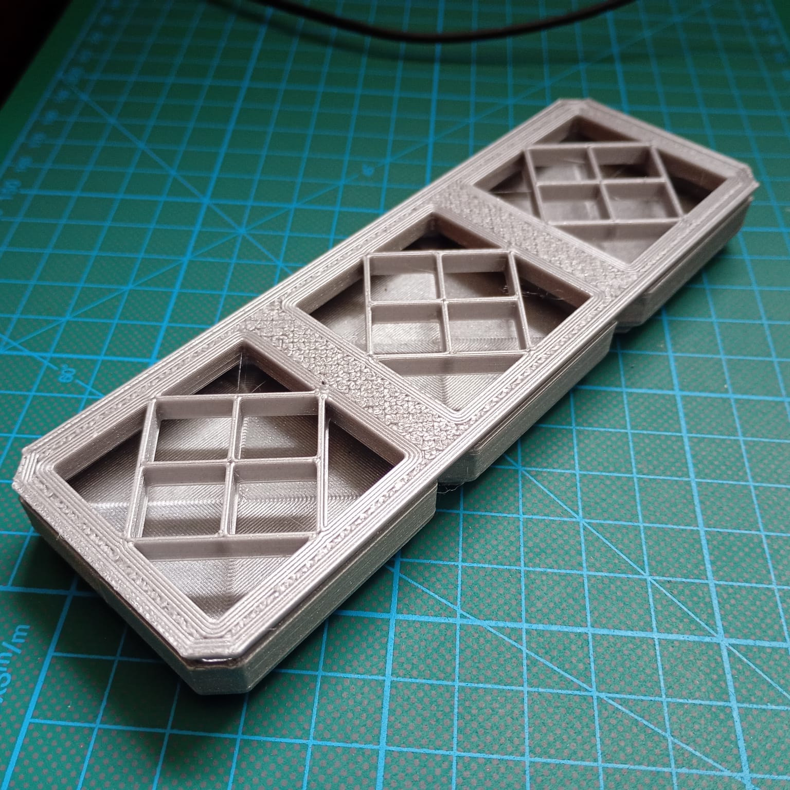 FreeGrid Box Lids With Cutouts