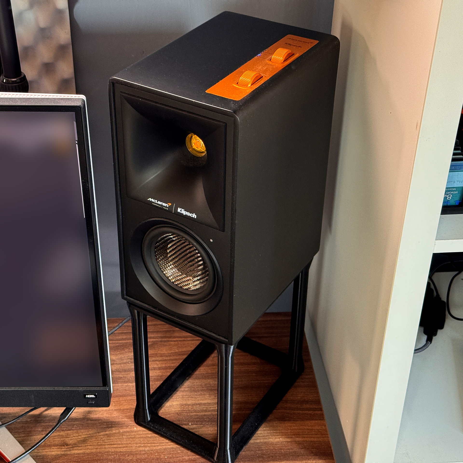 Speaker Stands for Active Speakers / Lautsprecher Standfüße für Aktivboxen