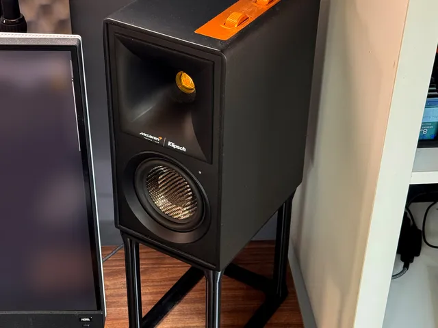 Speaker Stands for Active Speakers / Lautsprecher Standfüße für Aktivboxen