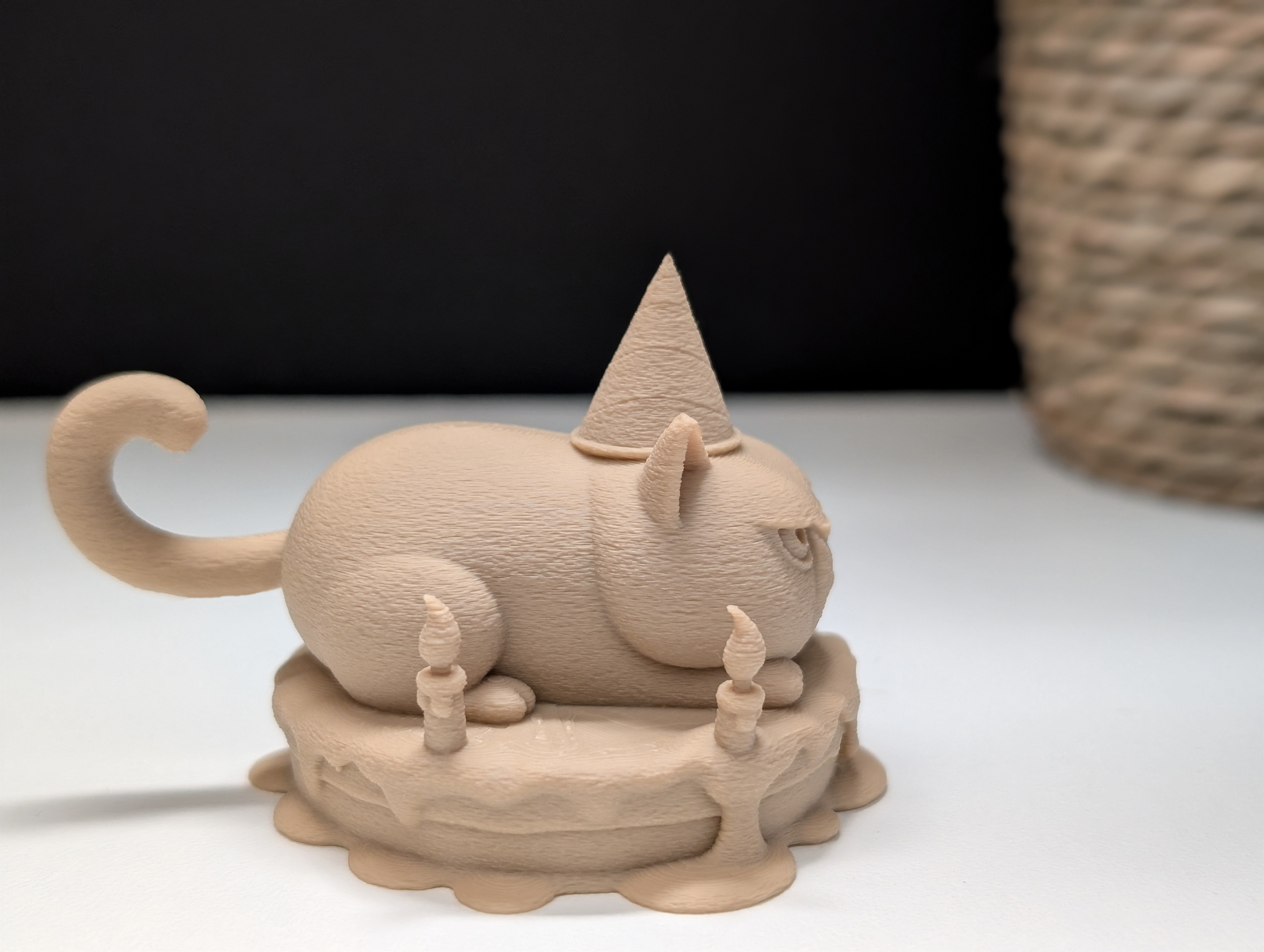 Miniatura 5 do modelo 3D Grumpy Cat on a Cake