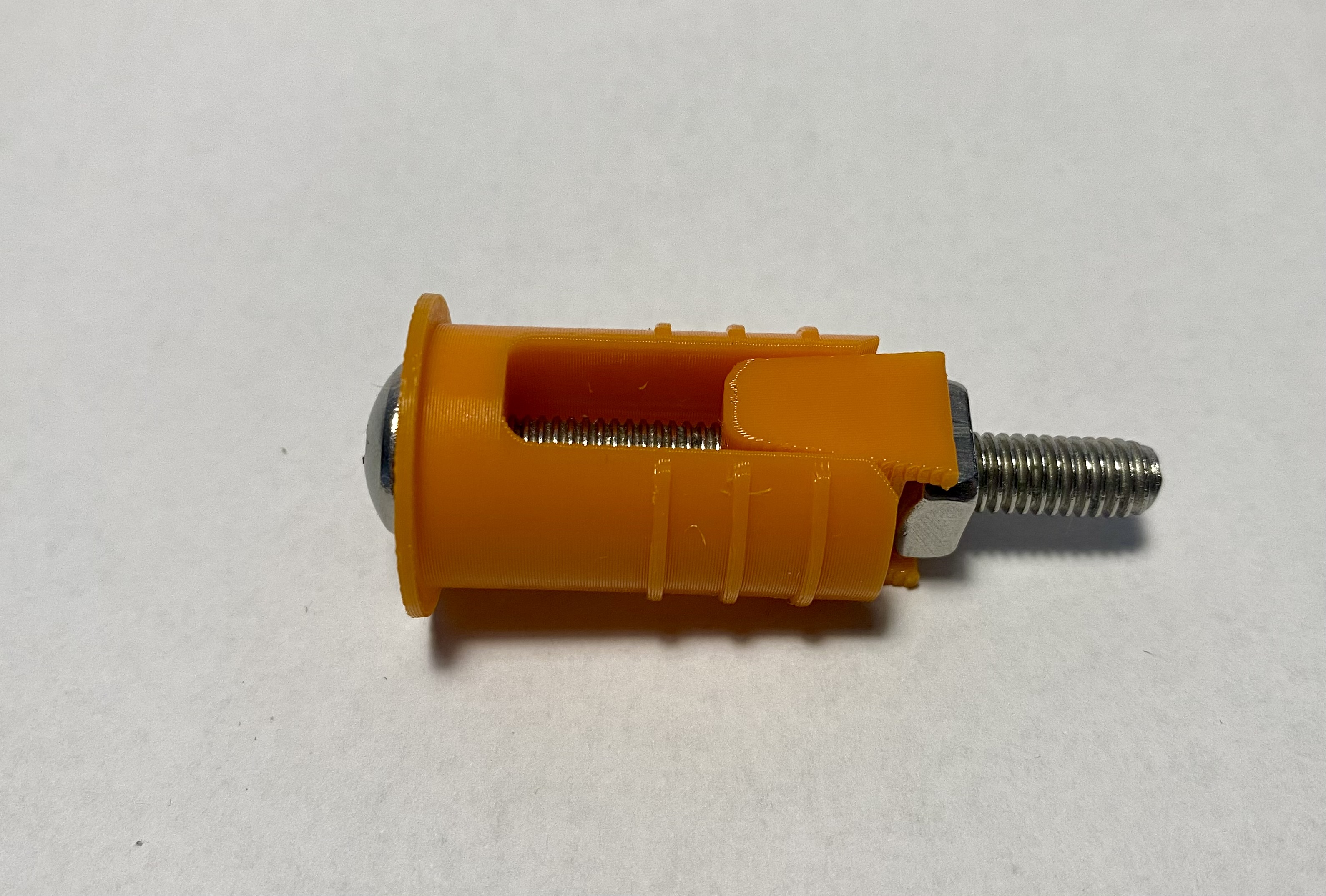 Expandable Dowel for toilet seat