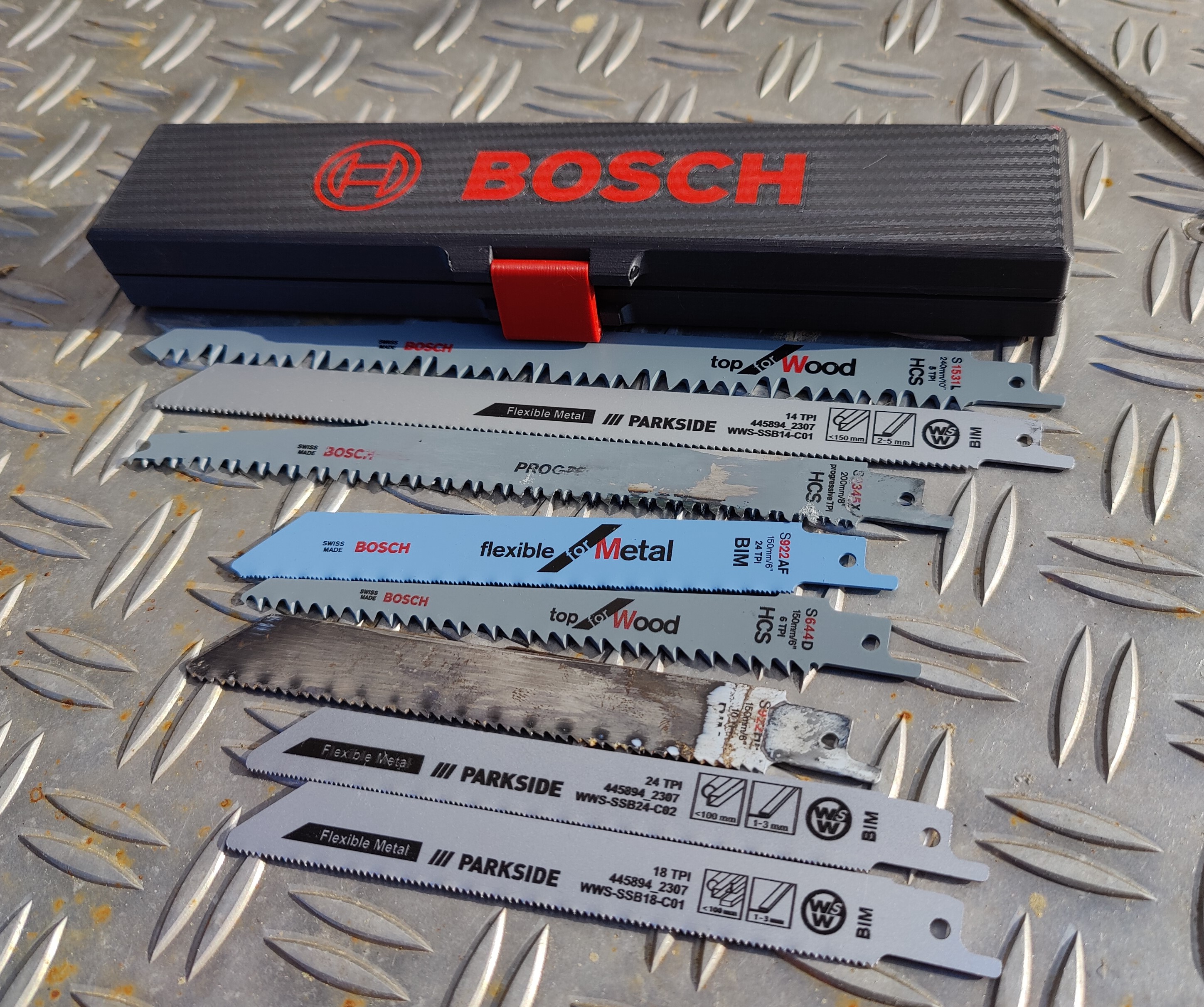 Box for reciprocating saw blades / Säbelsägeblätter-Box