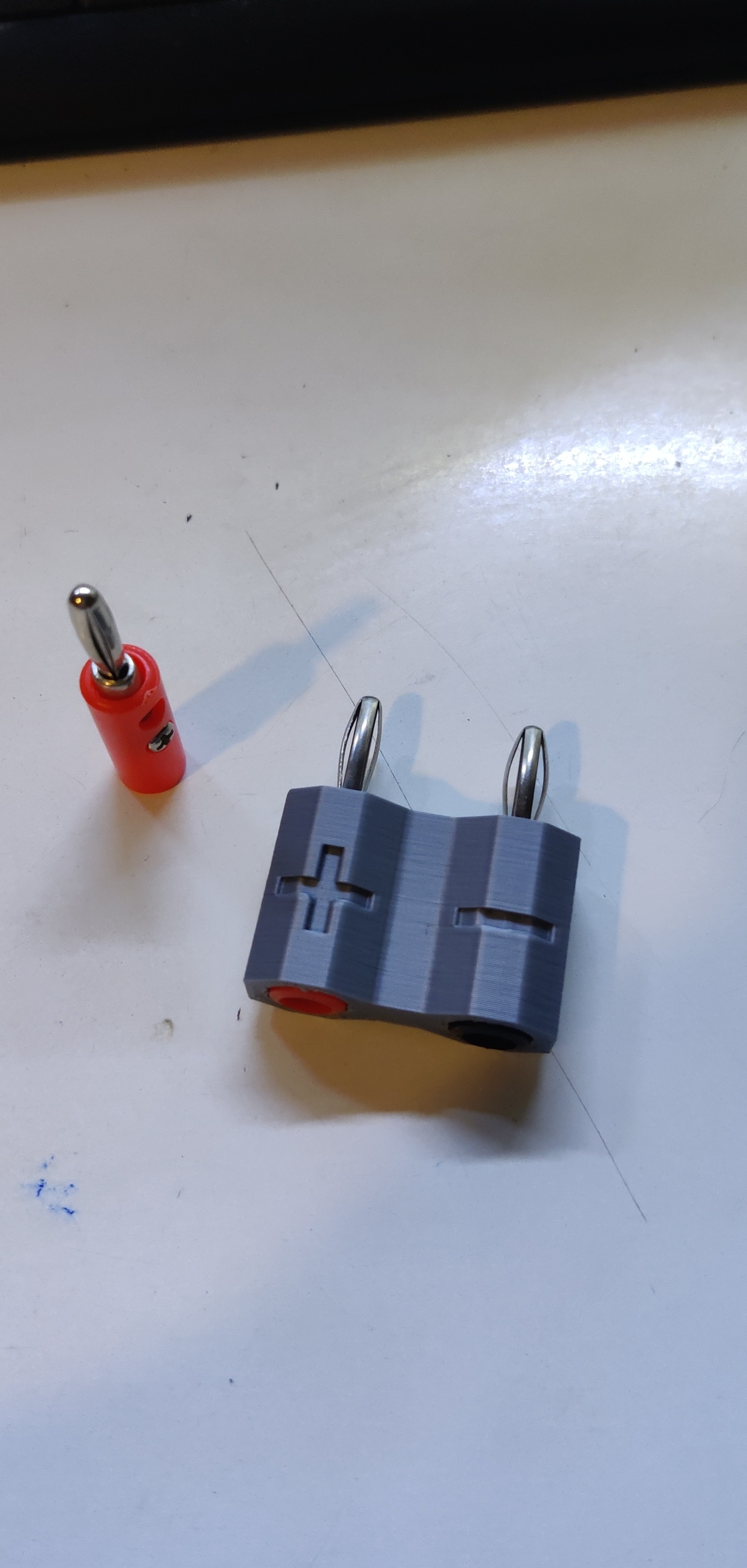 Two pronged banana plug