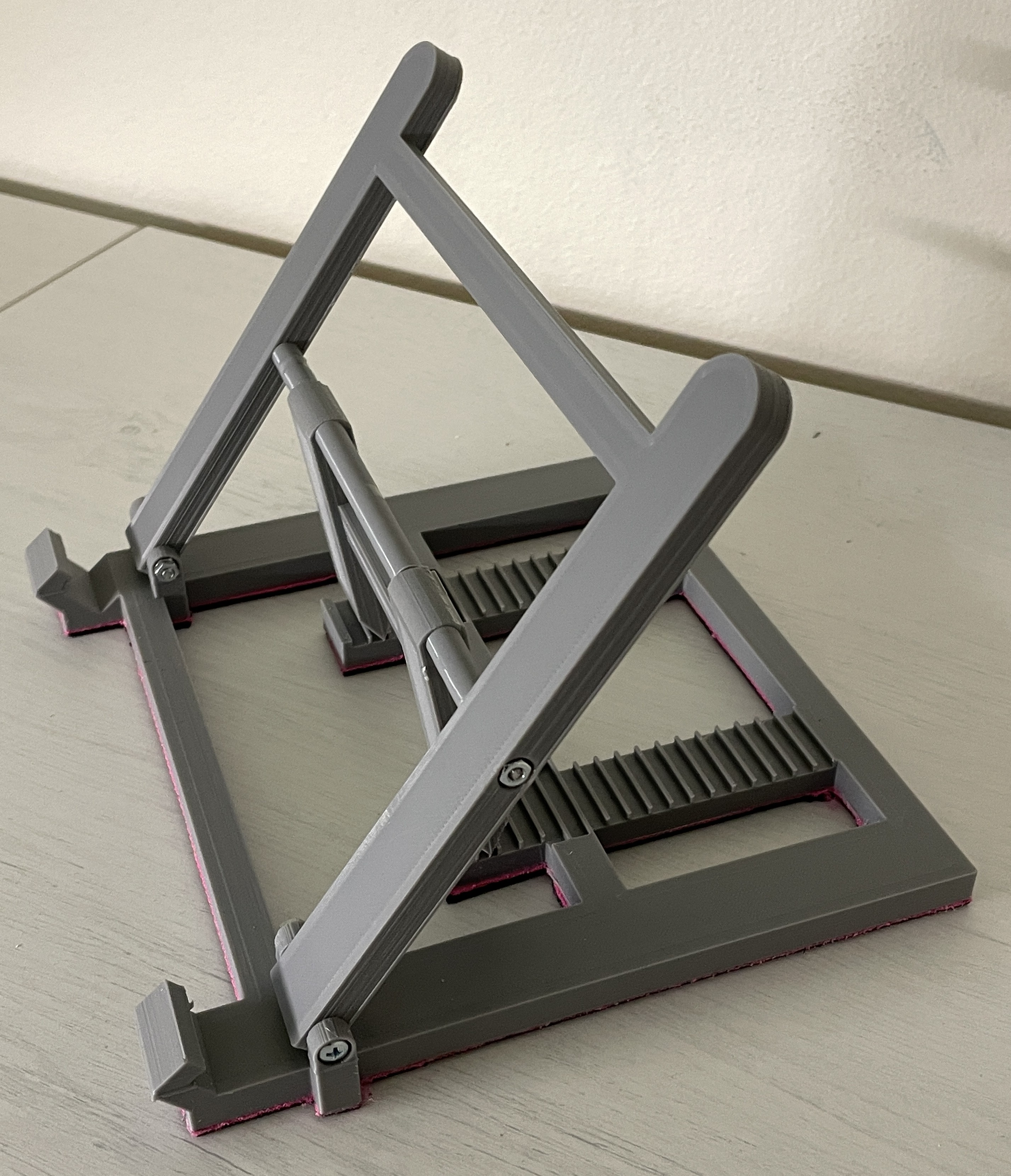 MacBook Air table stand