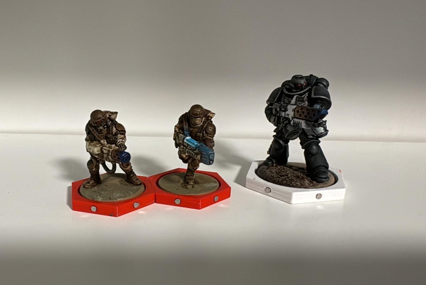Miniature movement tray, magnetic modular hex