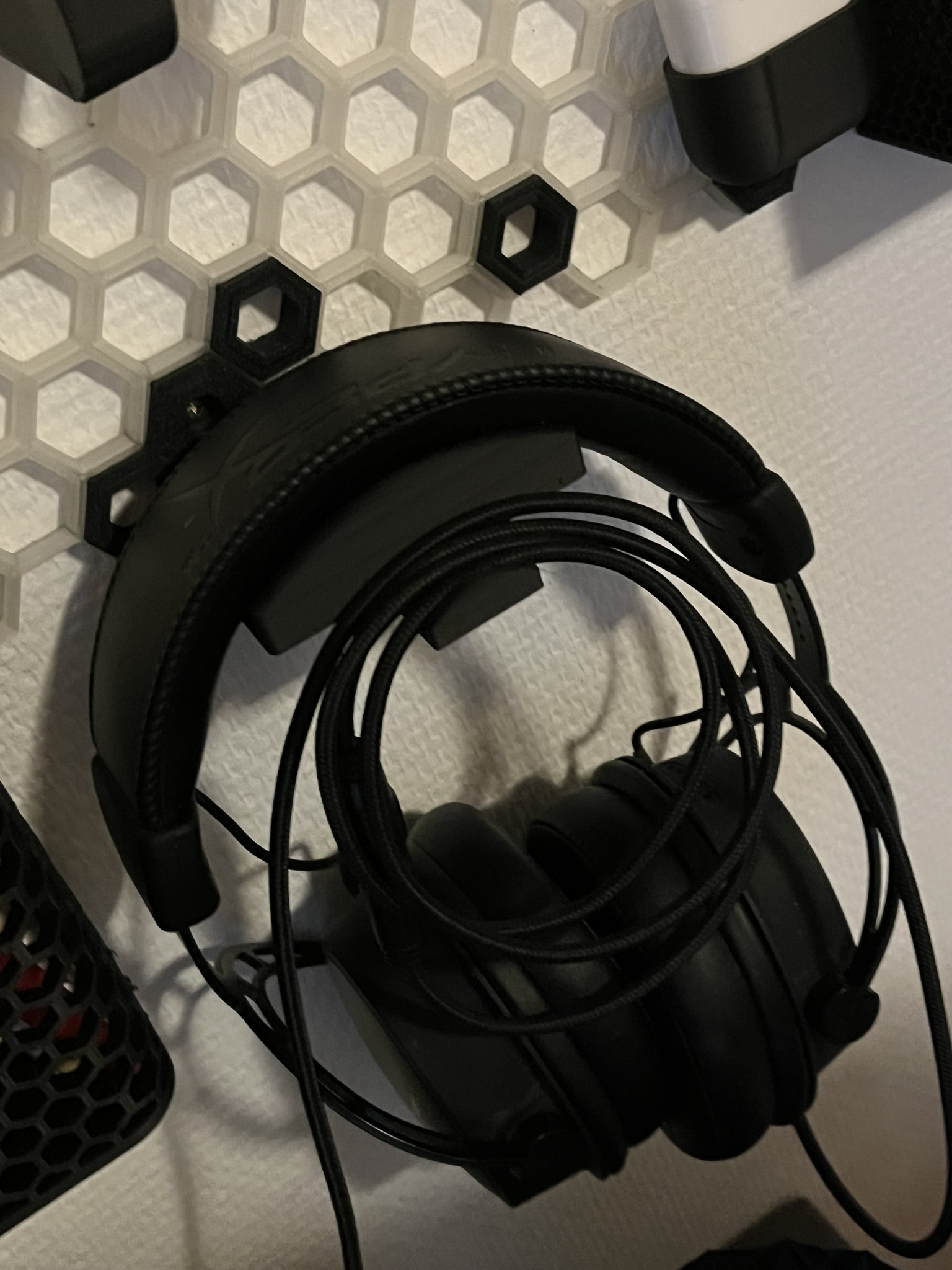 HSW - Headphone holder with cable holder