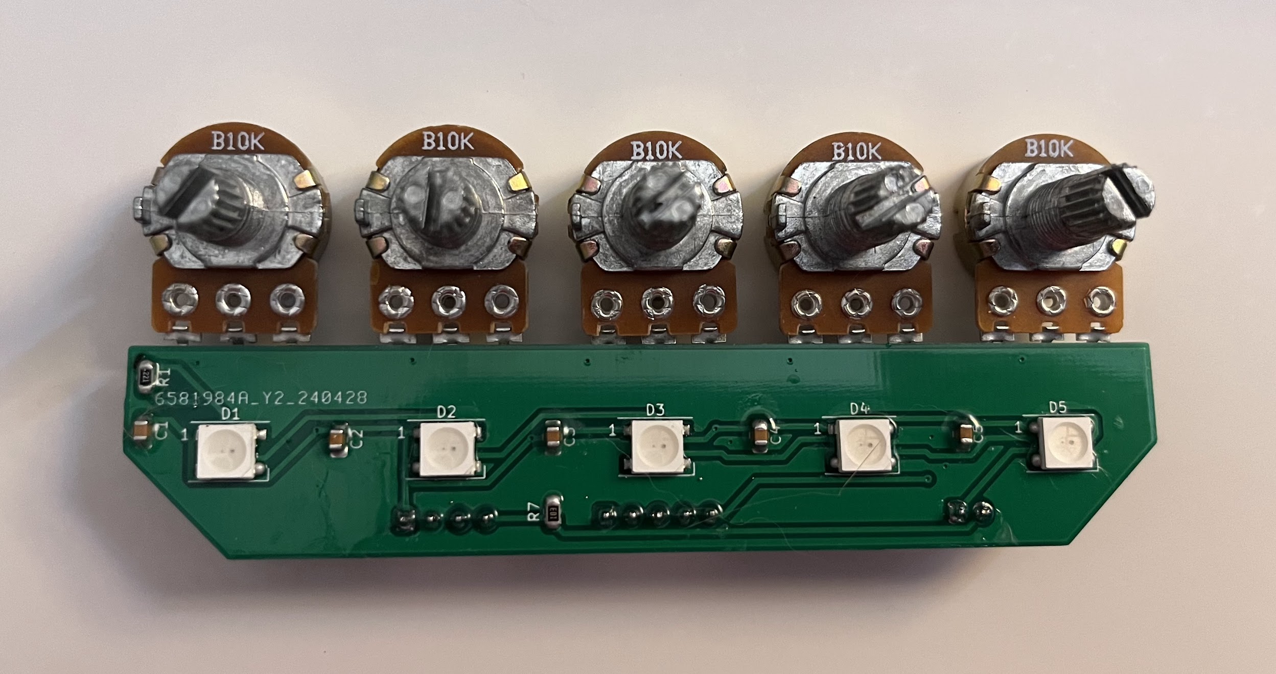 Miniatura 3 do modelo 3D Custom PCB and Modded Deej Case