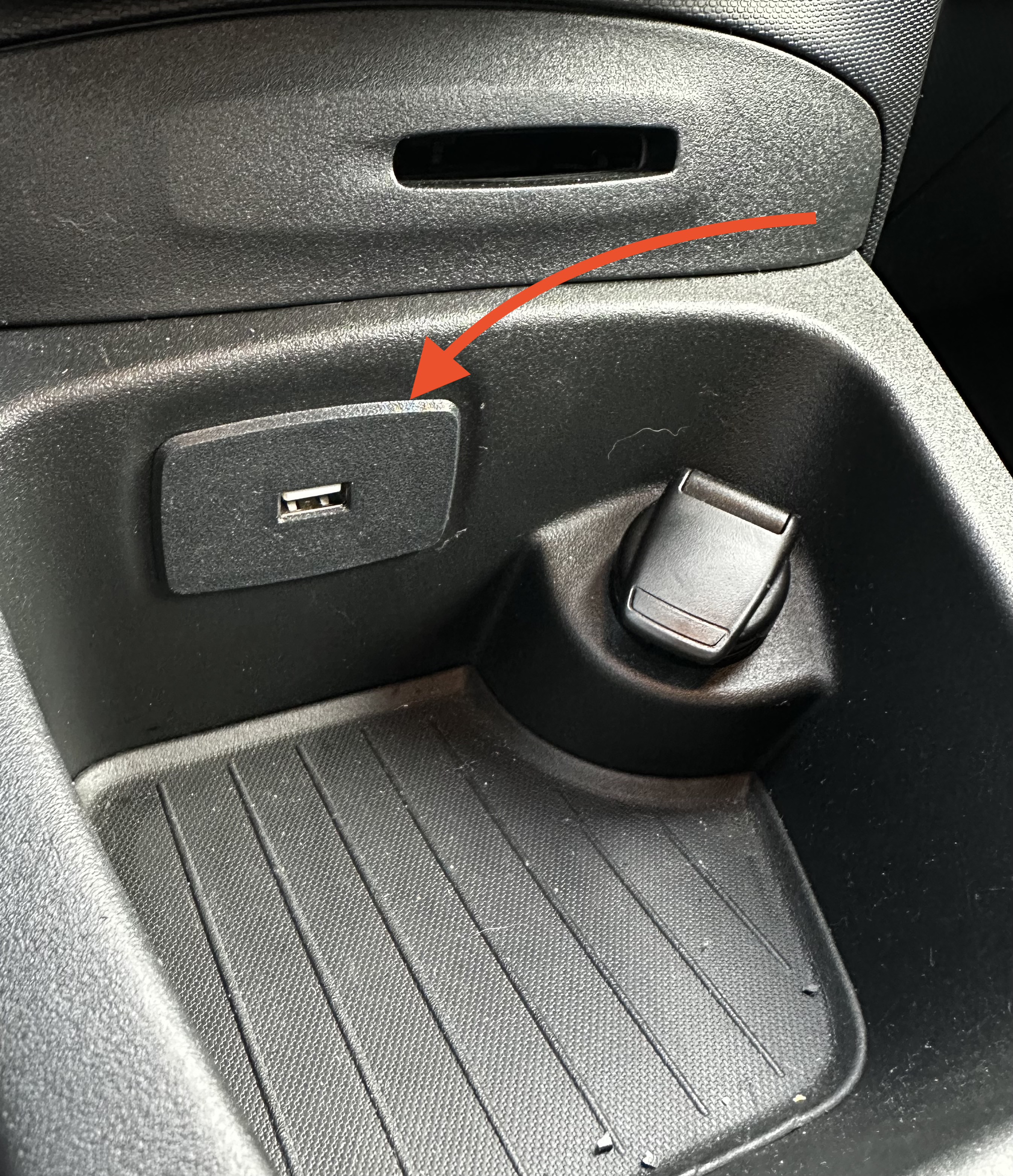 Renault Zoe (Clio) usb panel