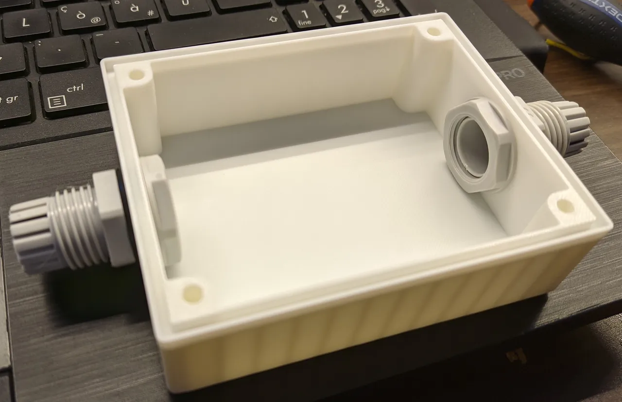 Waterproof Junction Box v1 by SnaKKo | Download free STL