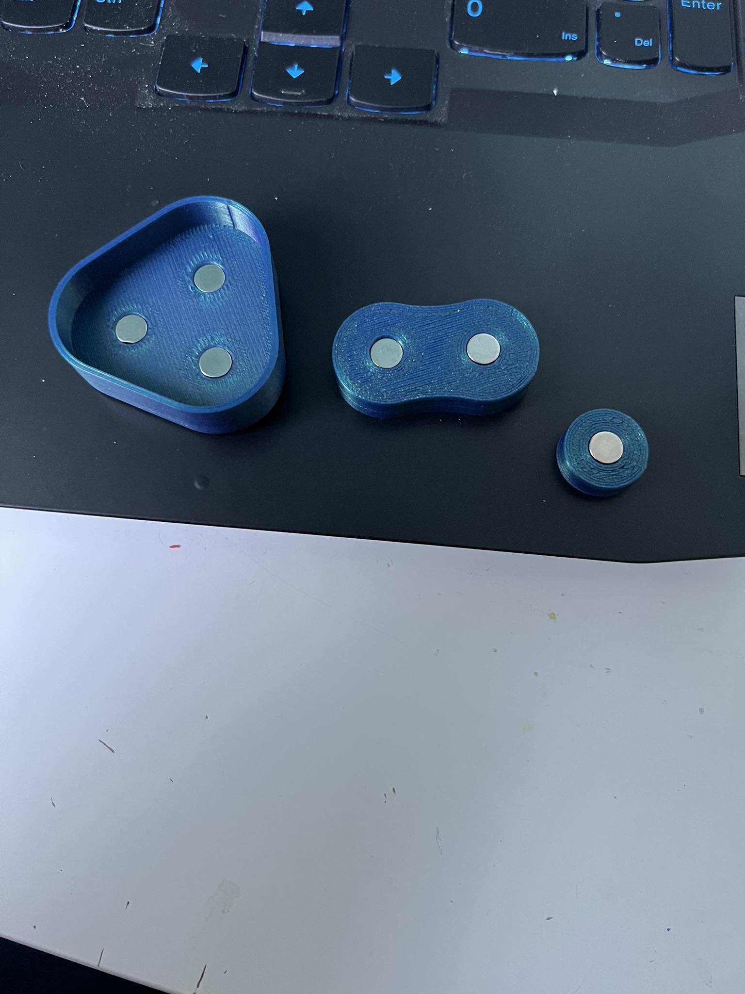 Portachiavi Tastiera Meccanica 4 Tasti Con LED, Fidget Toy Antistress Con Clicker Tattile, Giocattolo Sensoriale Per Bambini E Adulti, Regalo Per Geek E Gamer