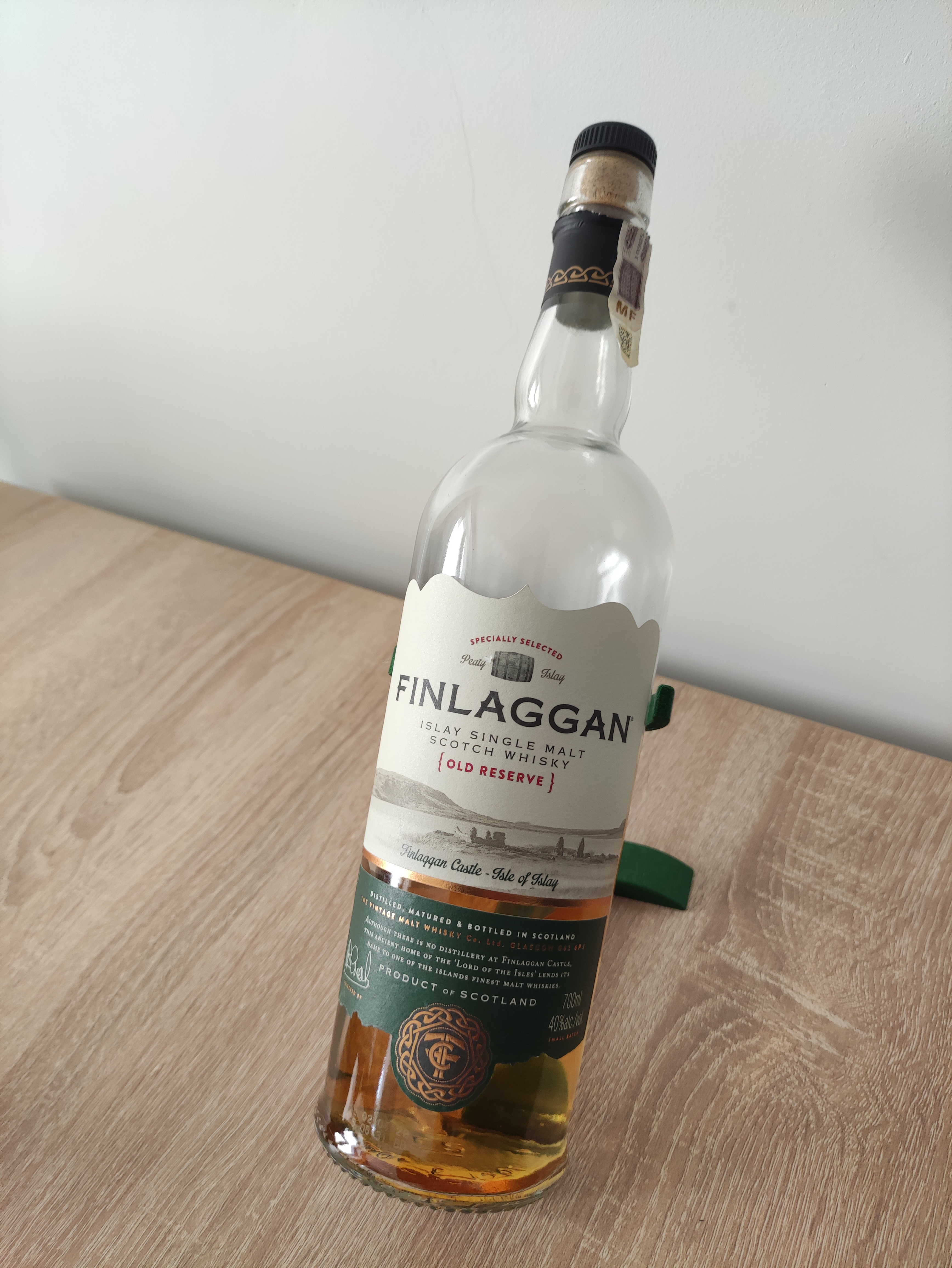 Simple, minimalistic bottle stand