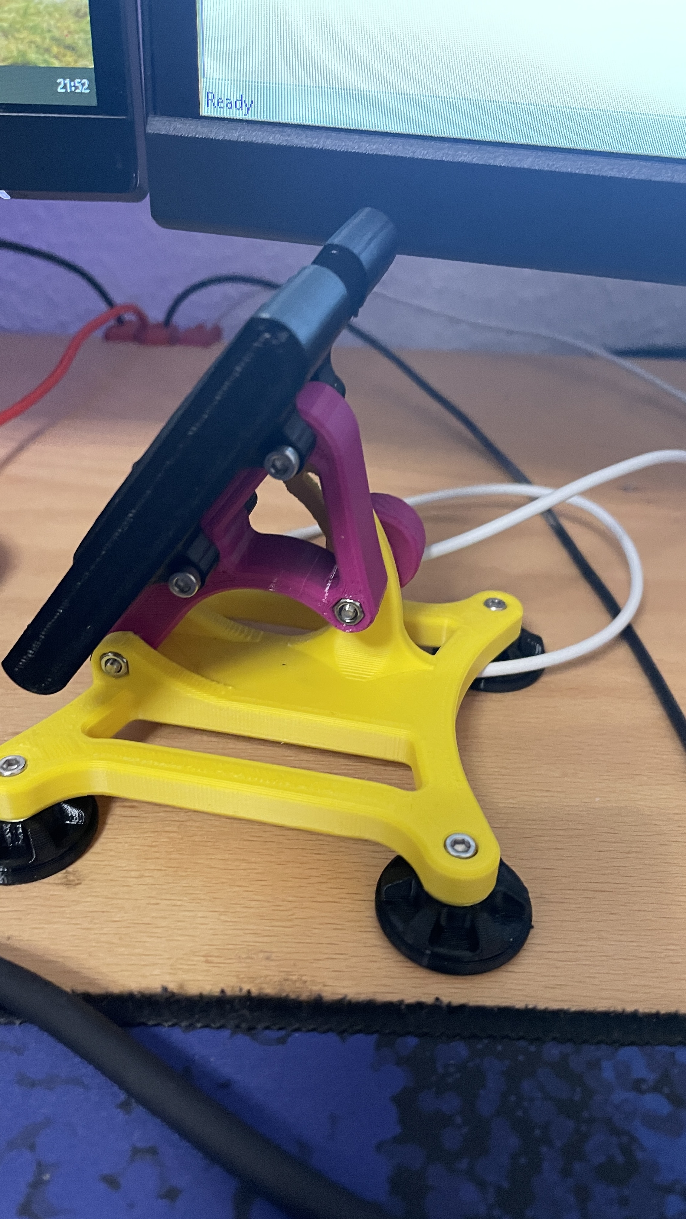 Holder_modified_Anker_PowerWave_magneticPadLite