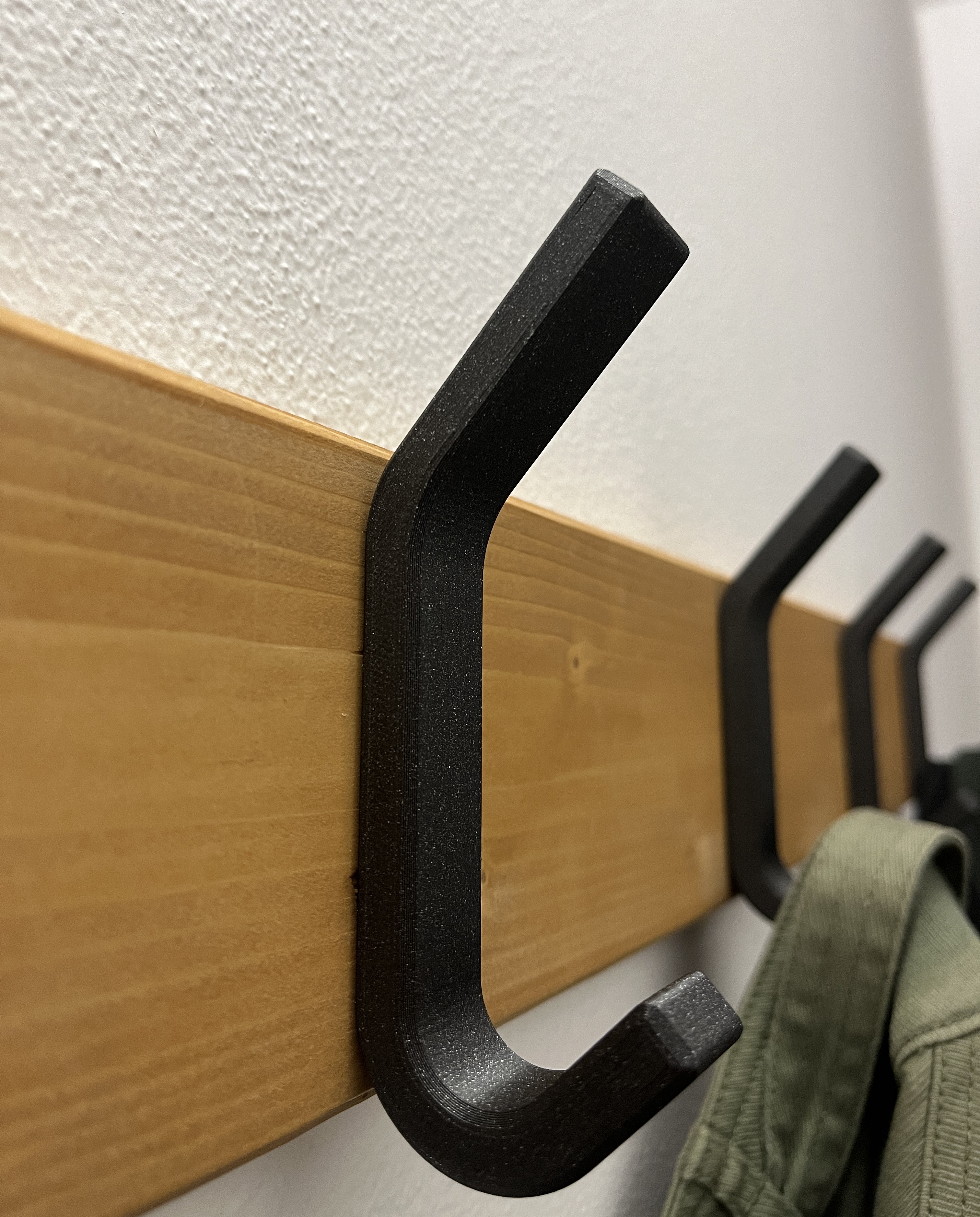 Minimal coat hanger