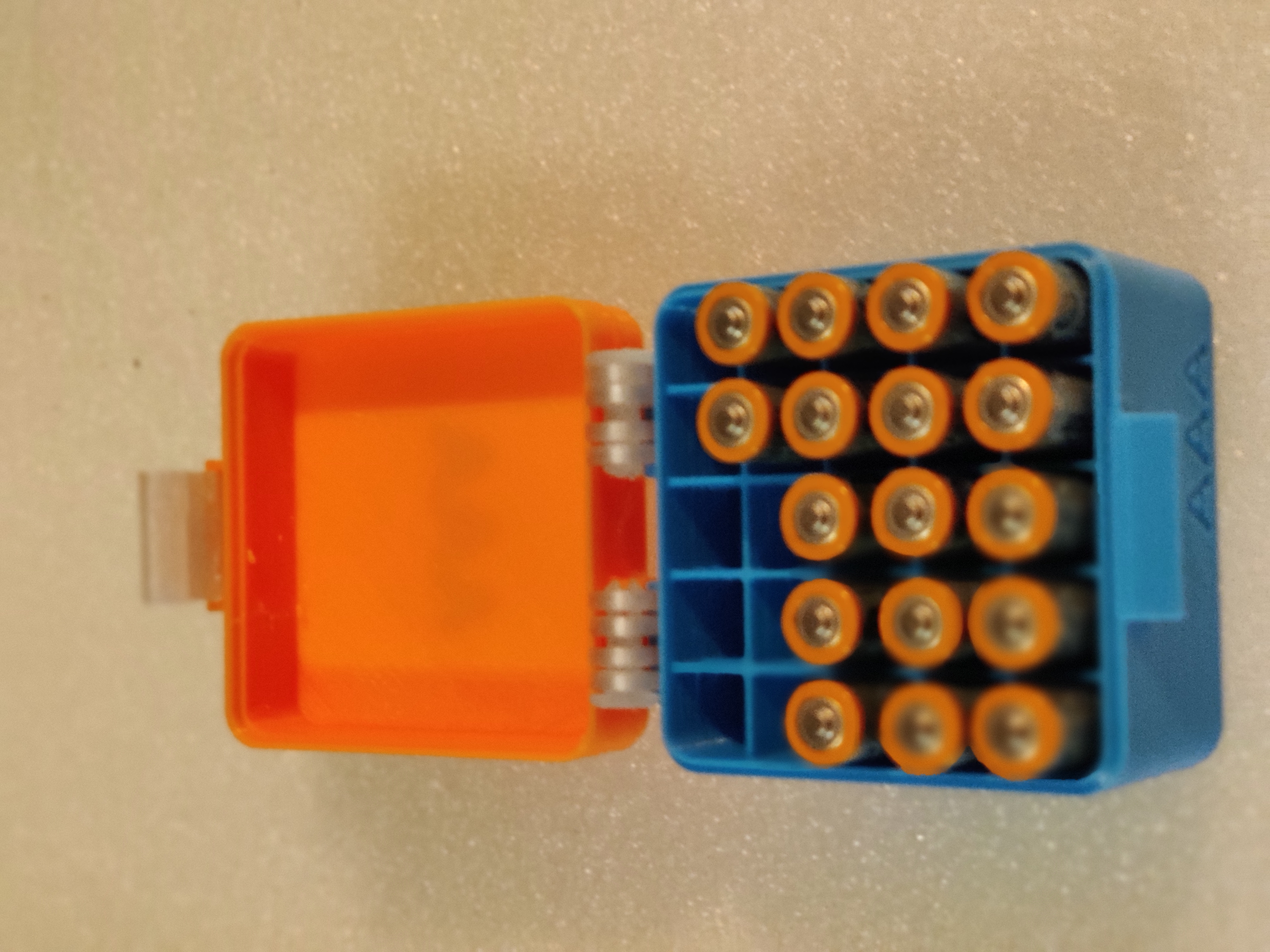 Miniatura 2 do modelo 3D AAA Battery Box, Split Hinge