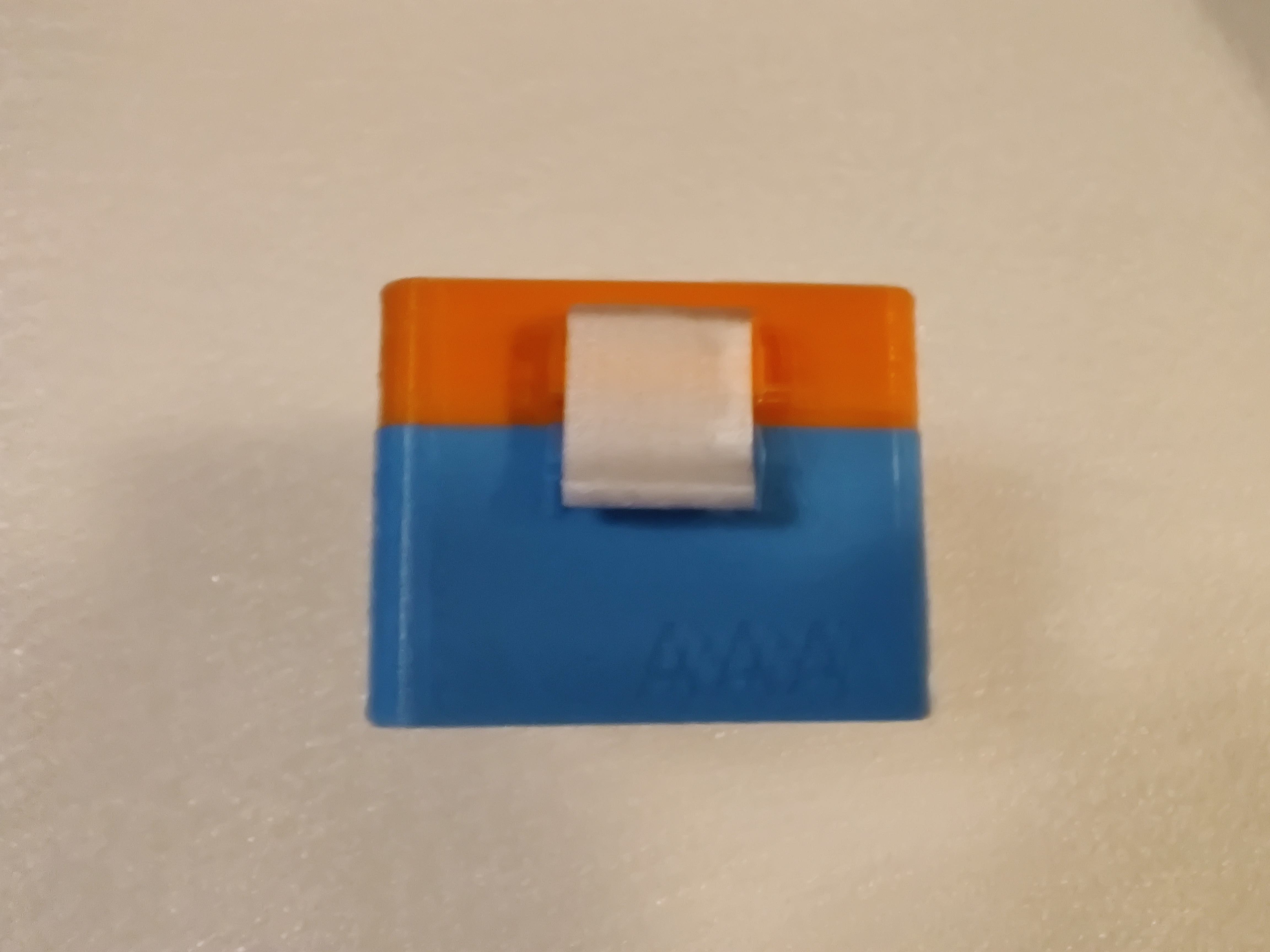 Miniatura 4 do modelo 3D AAA Battery Box, Split Hinge