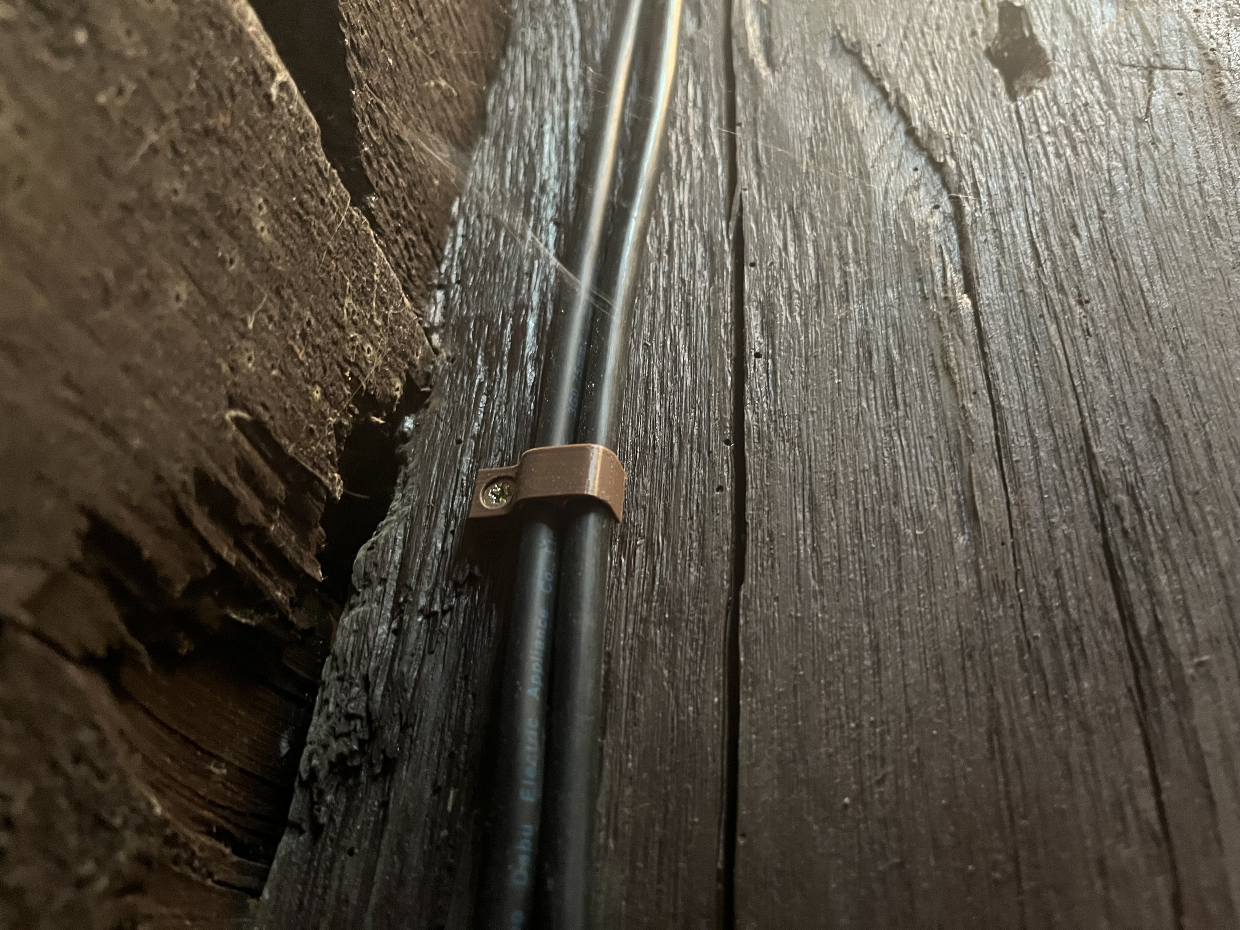 2 cables holder