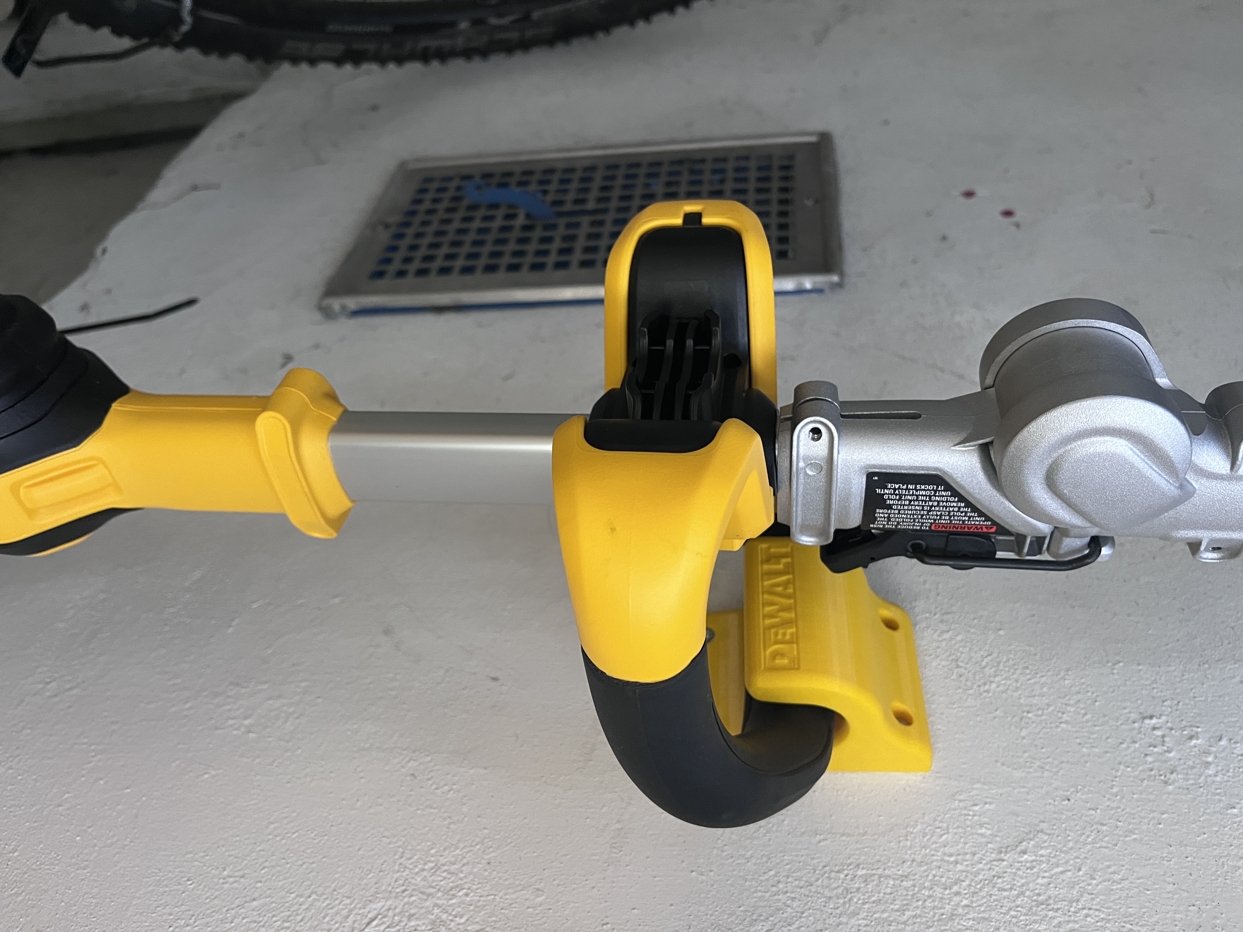 zavěšení strunovky DeWalt DCMST561