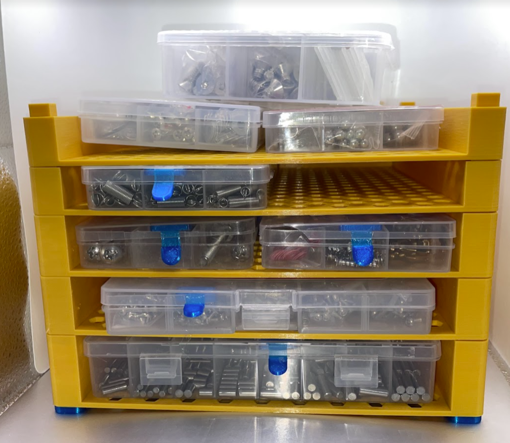 Miniatura 5 do modelo 3D Stackable Shelf with Accessories