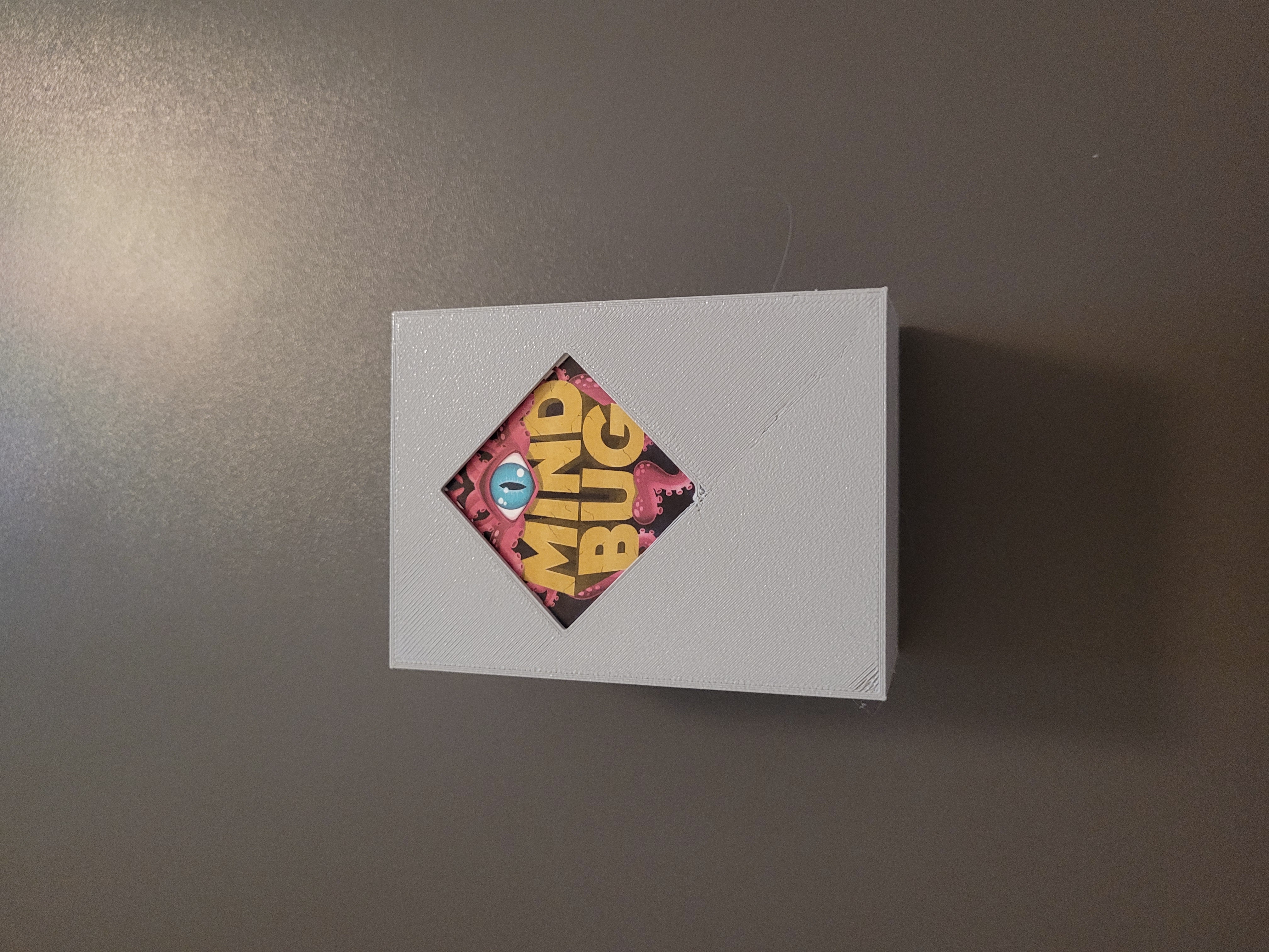 Box for Mindbug cardgame with tray for health token