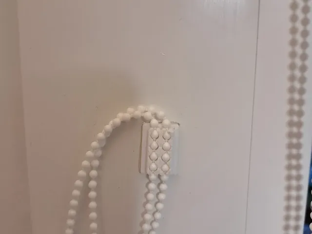 Compact Chain Holder