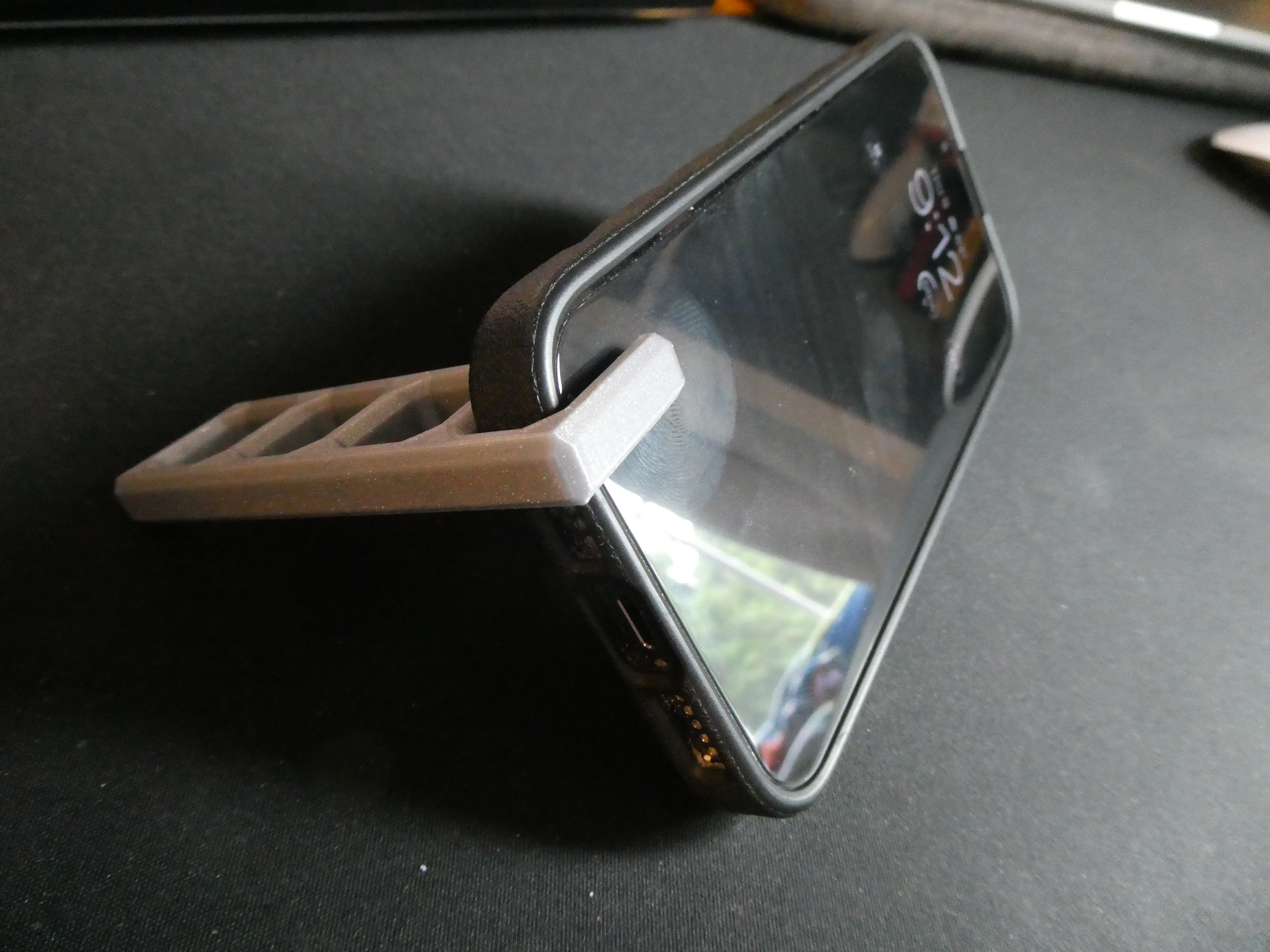 Miniatura 2 do modelo 3D Keychain Phone Stand