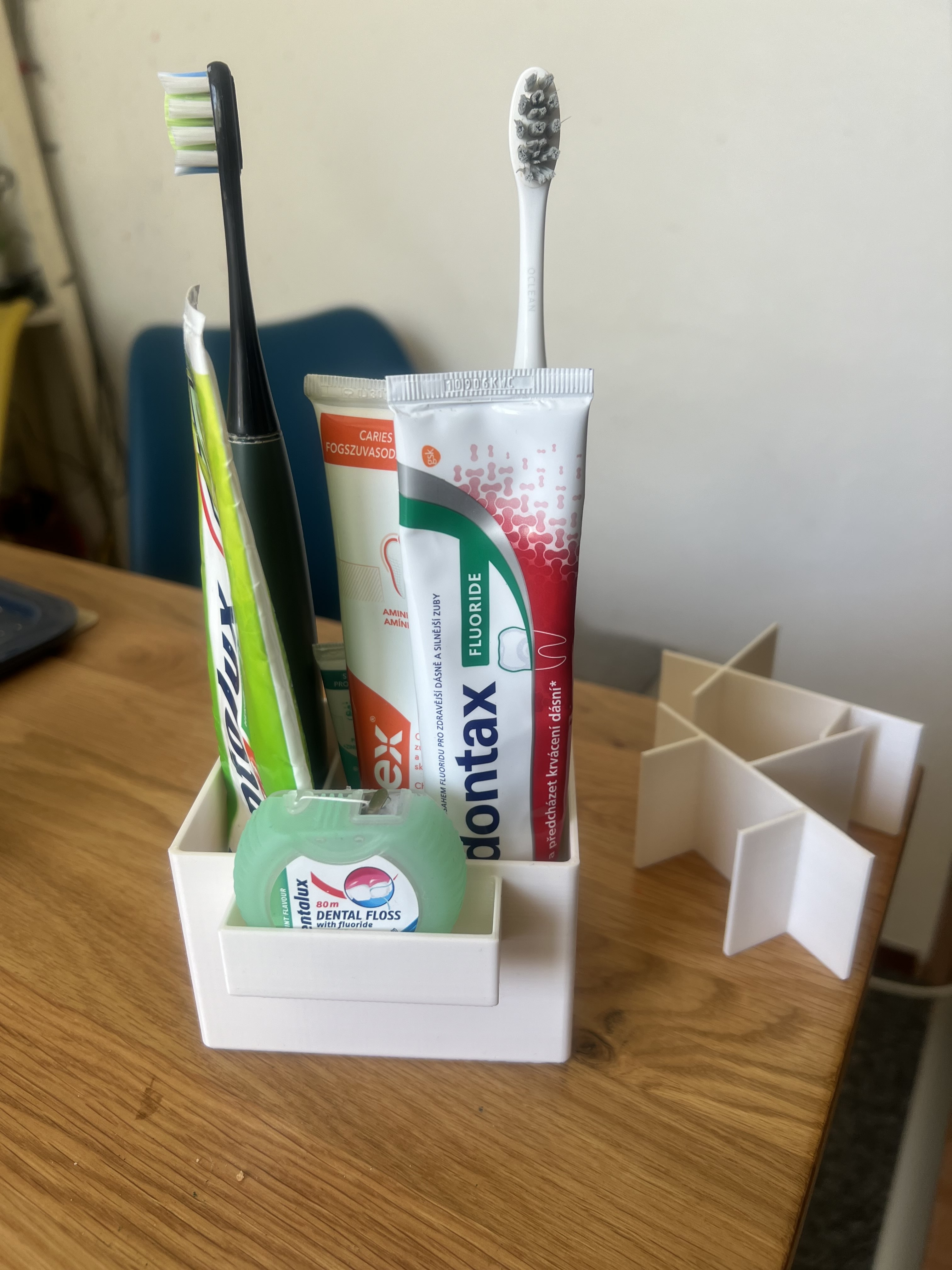 MINIMALISTIC BATHROOM ORGANIZER