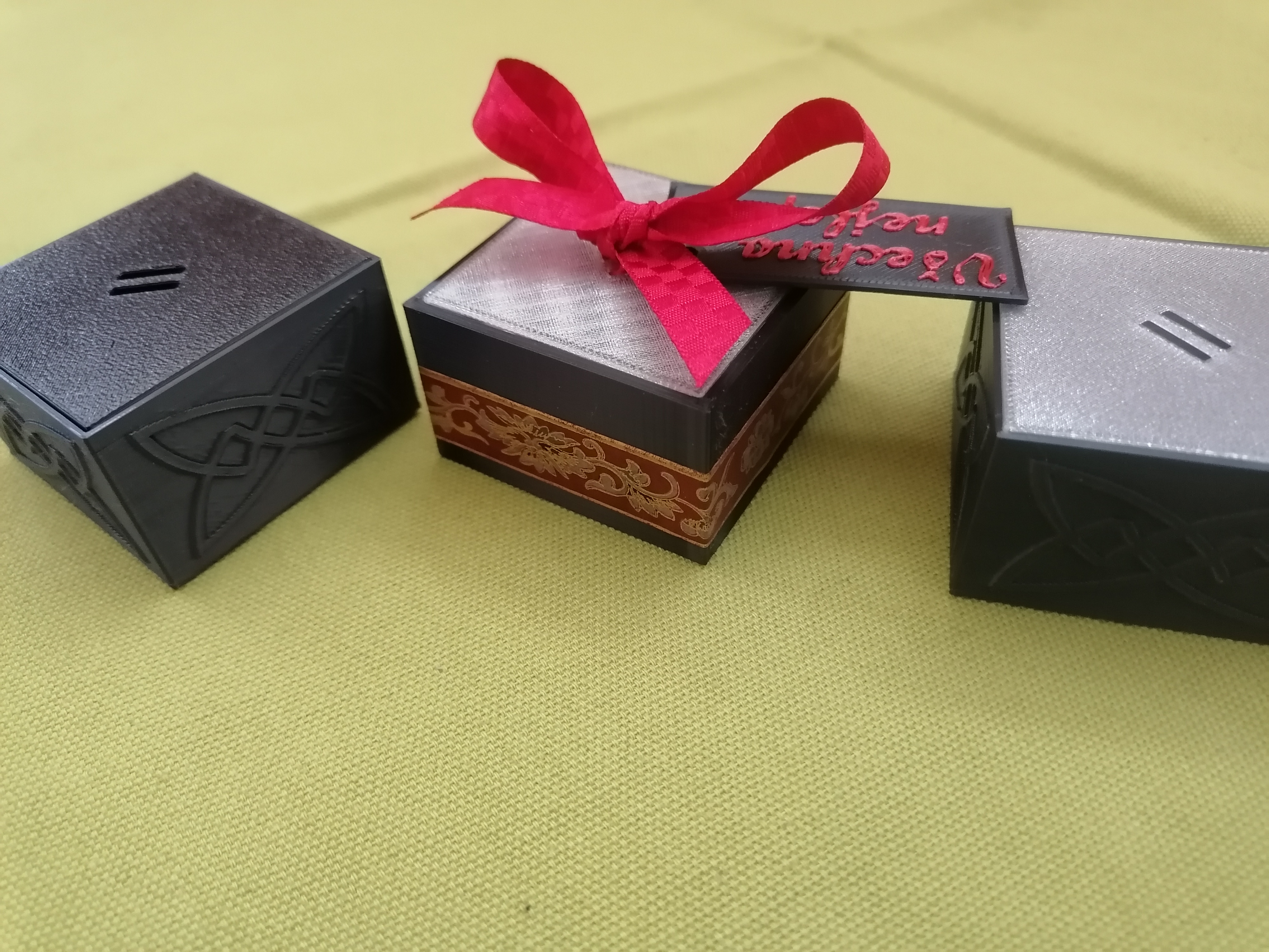 Dárková krabička (Gift box) 5x5x3 cm
