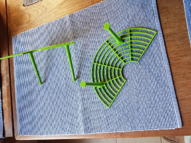 Strawberry plant support with separate pins