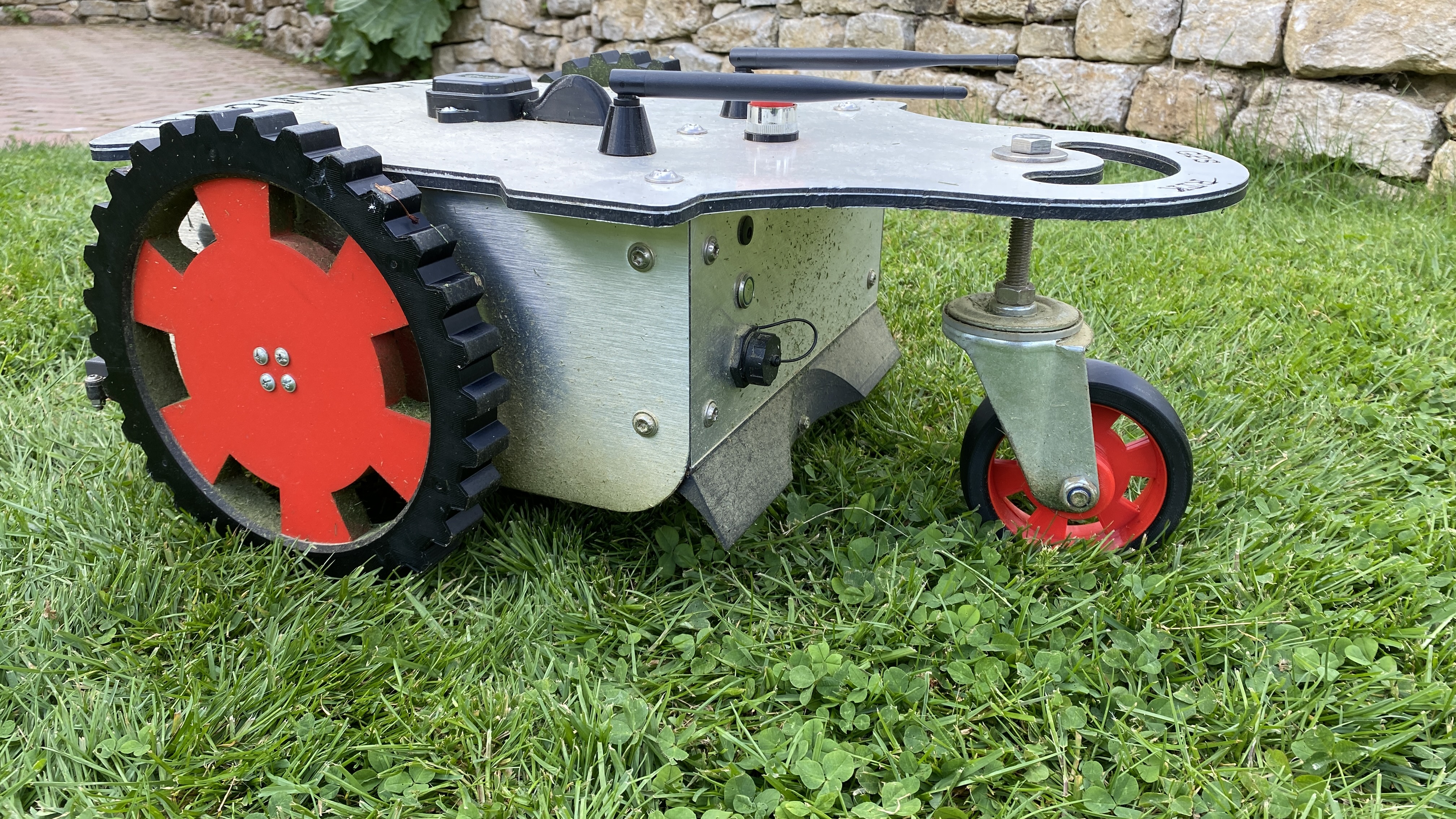 Ardumower robotic lawnmower 25cm frontwheel and 12cm backwheel