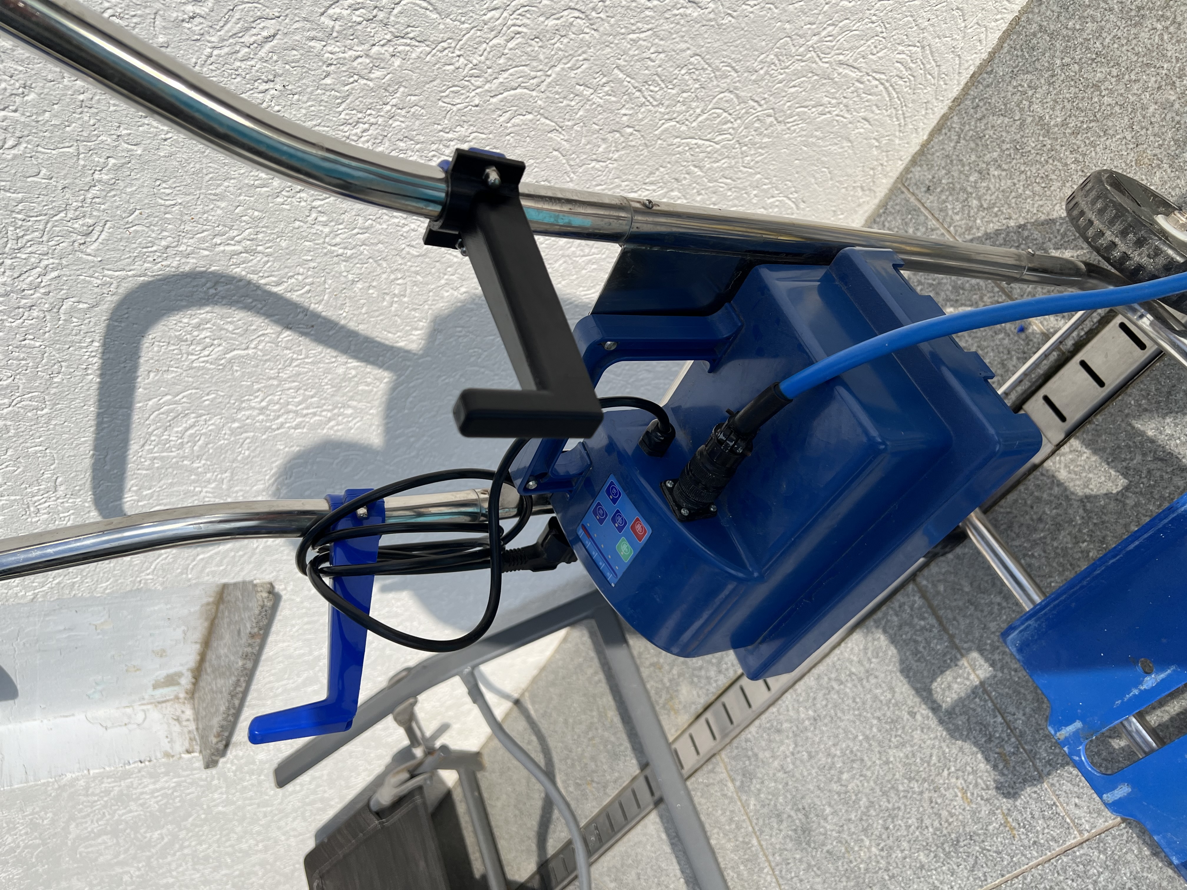 Cableholder Poolcleaning Robot