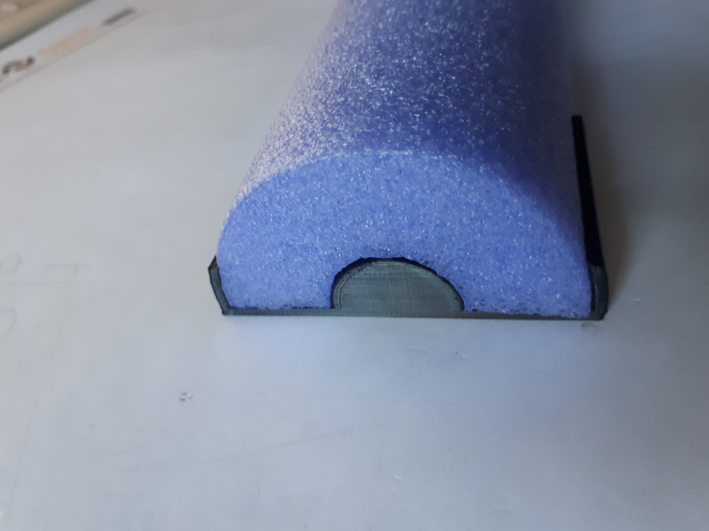 Wandhalter für halbierte Poolnudeln ( Wandpuffer )