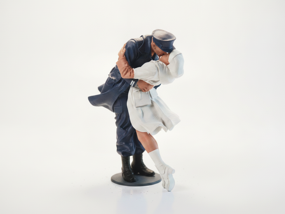 Romantic Couple Kissing Figurine Sculpture 3D Printable