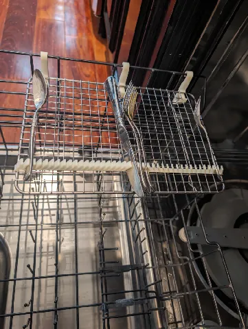 Dishwasher silverware rack