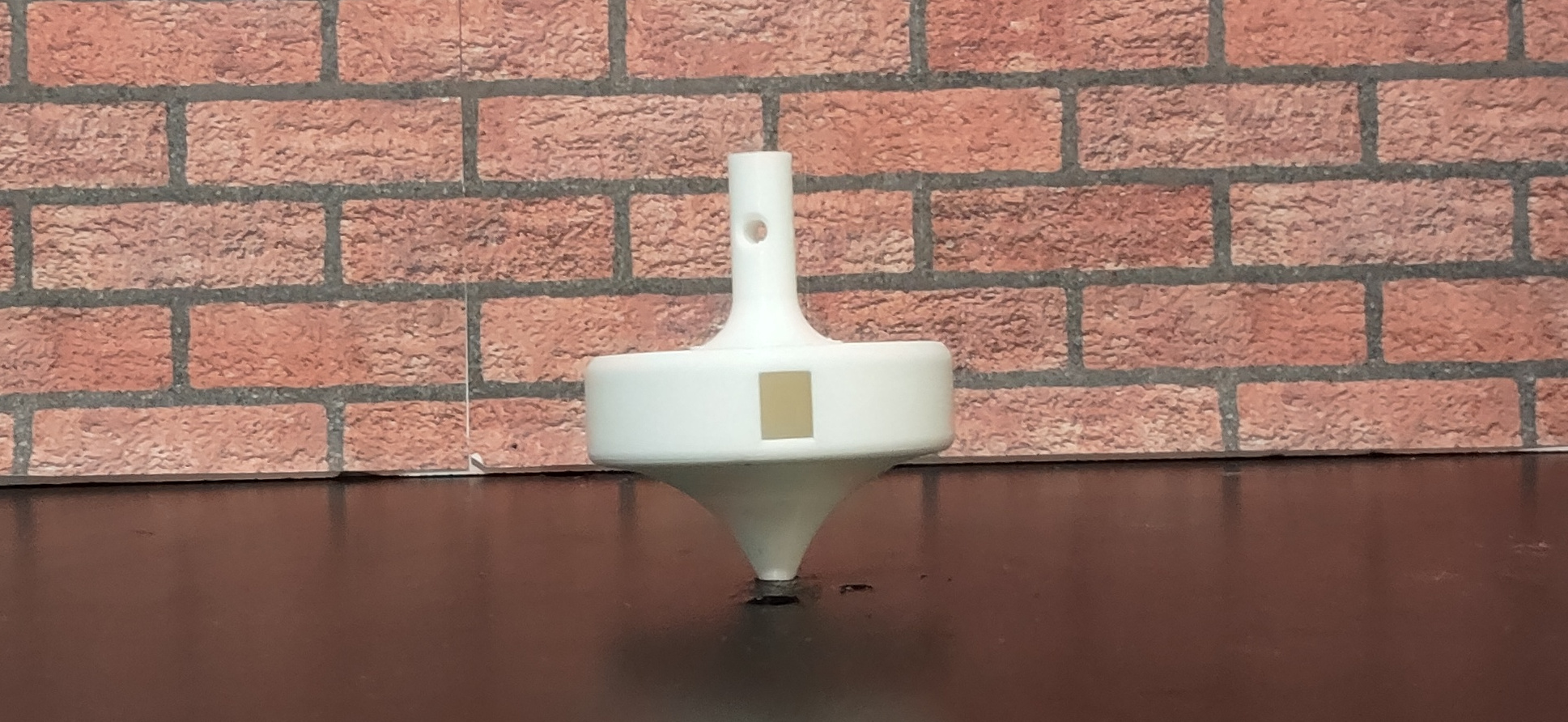 Loud Tone Generating Spinning Top
