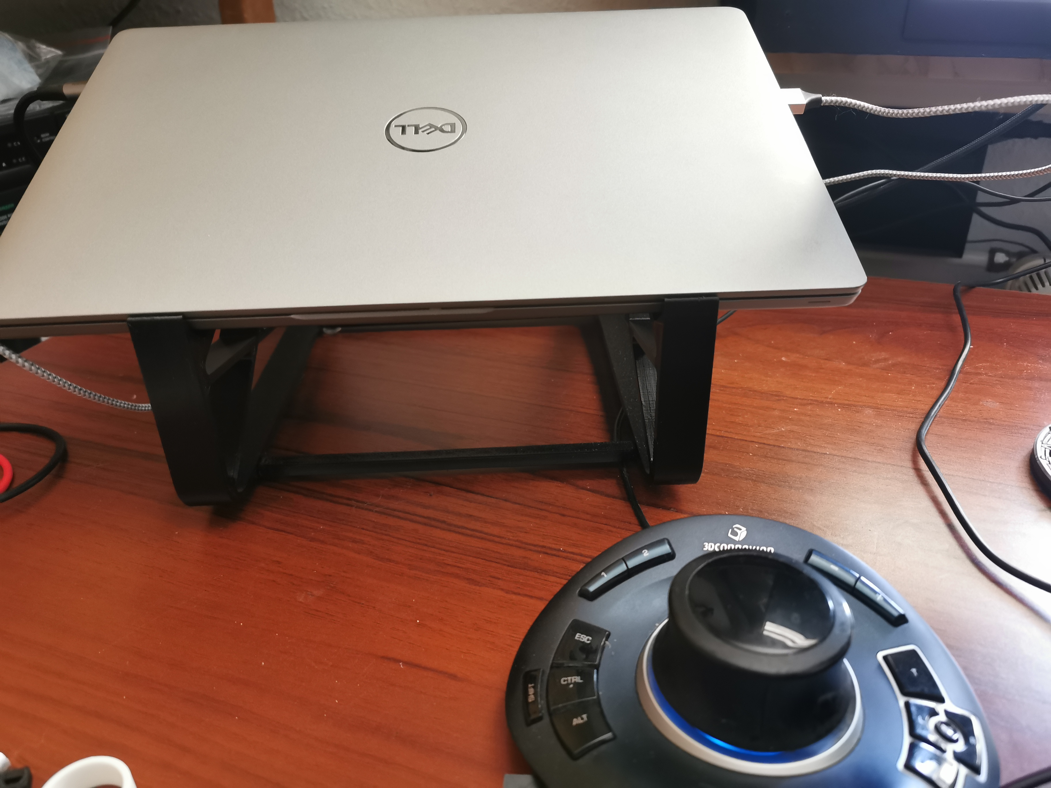 Miniatura 2 do modelo 3D Ergonomic Notebook riser stand office desk