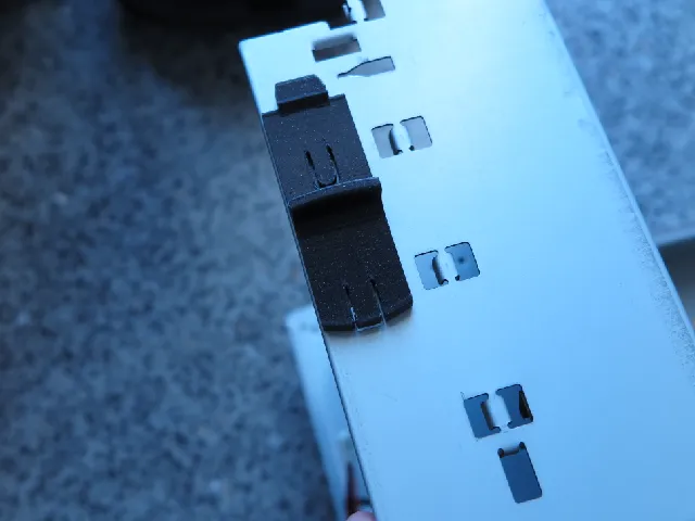 Powermac G3 slide lock