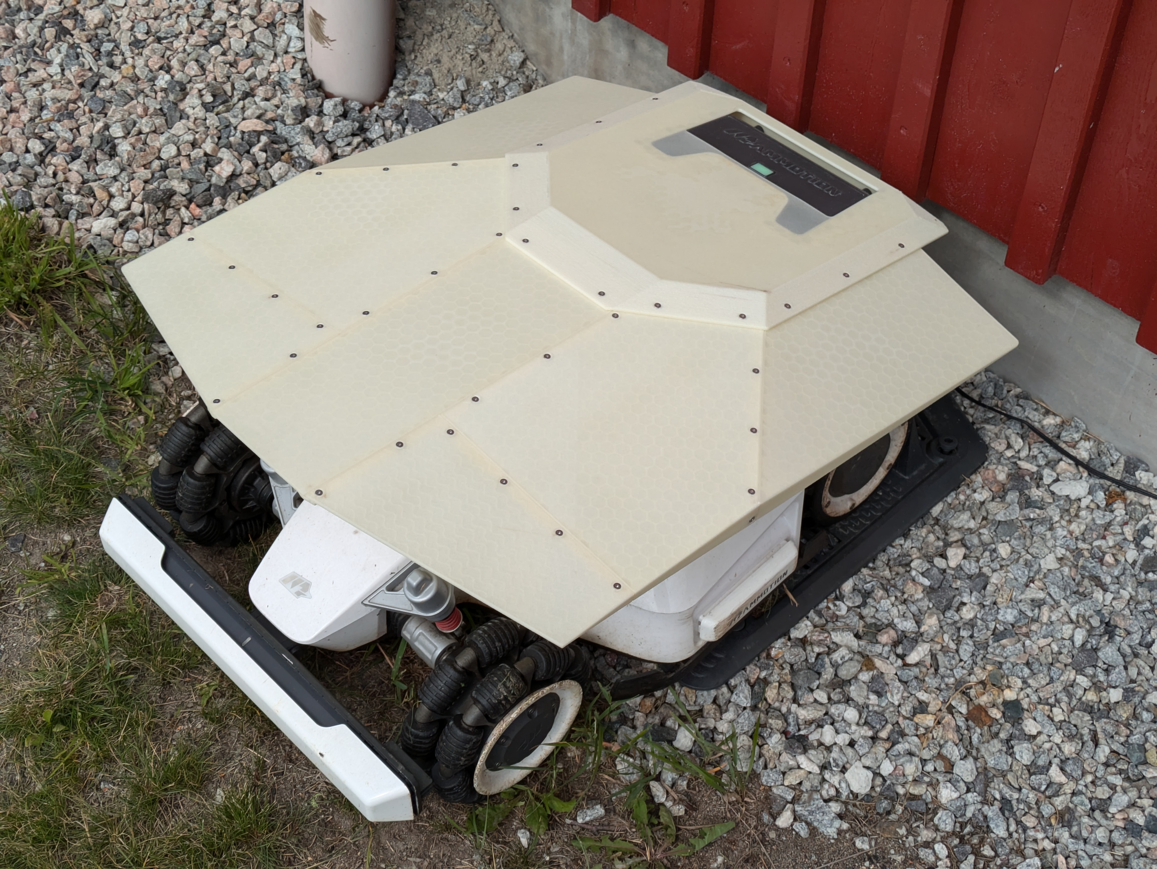Garage for Mammotion Luba lawmowing robot