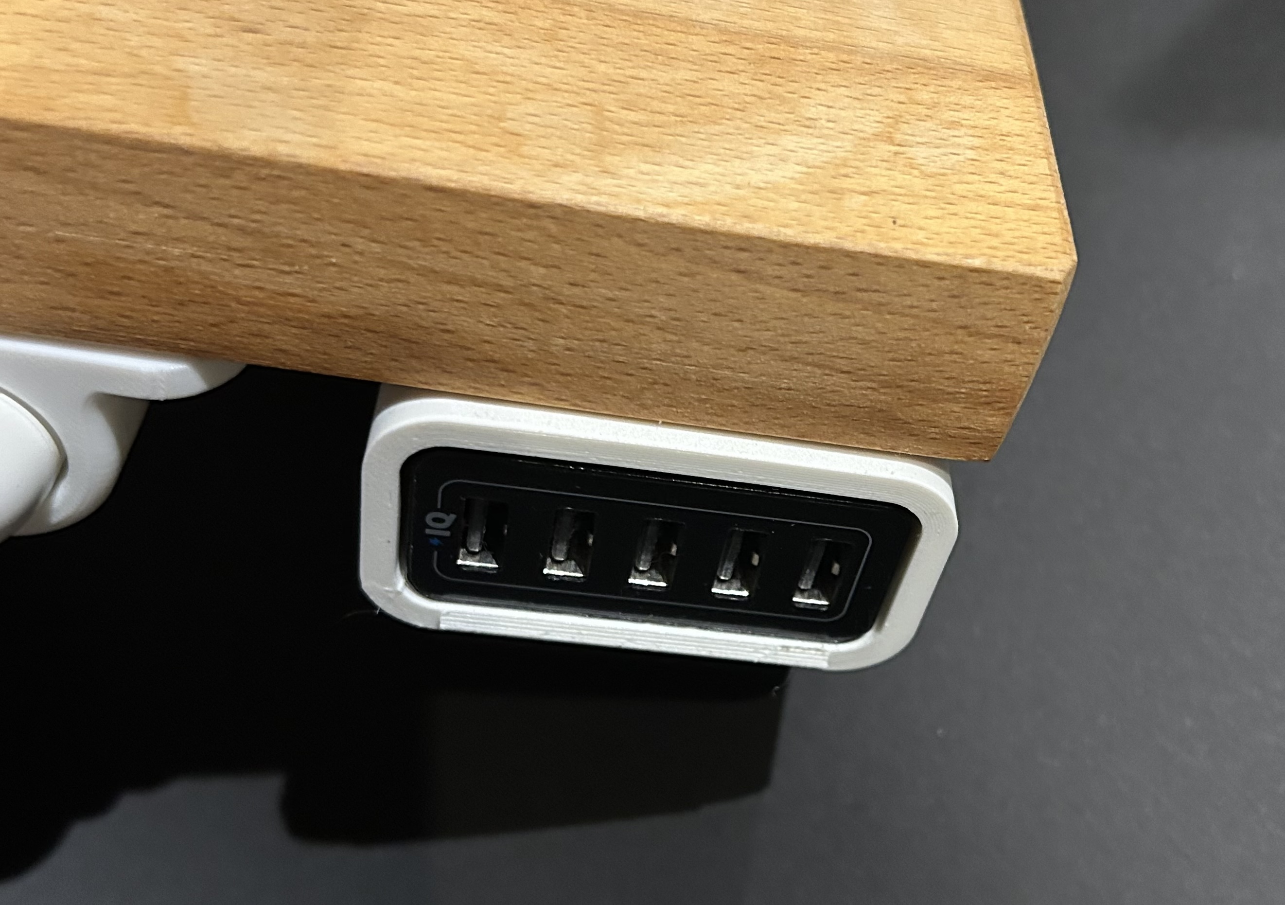 Anker 5-Port USB Power Adapter Under-Desk Mount