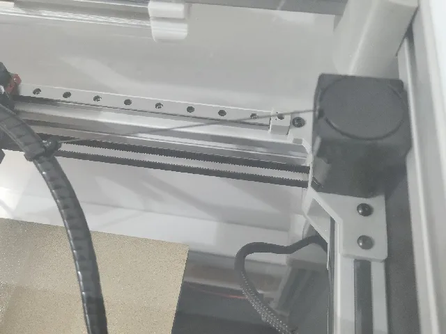 Umbilical keychain tensioner