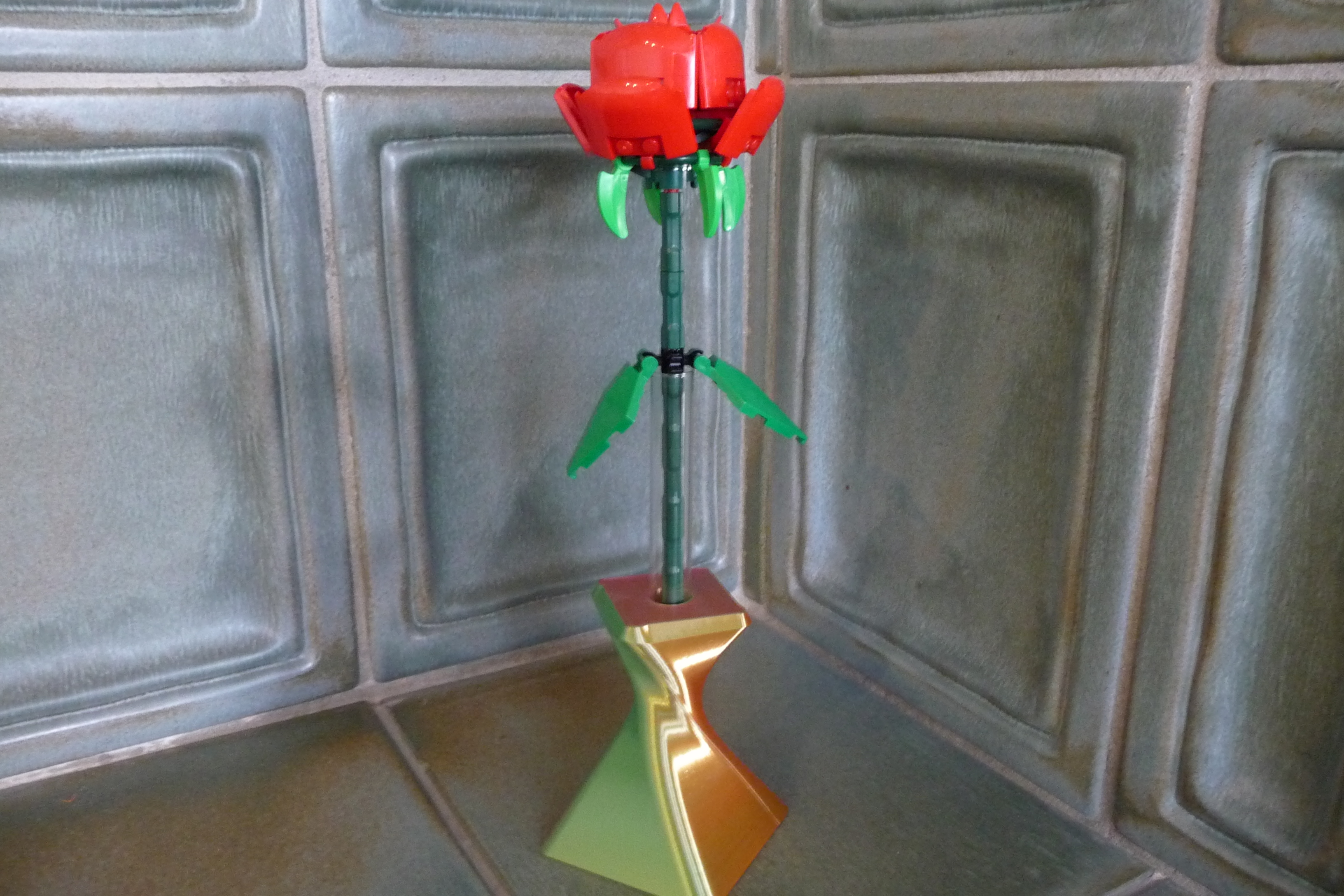 Twisted vase for spices tubes