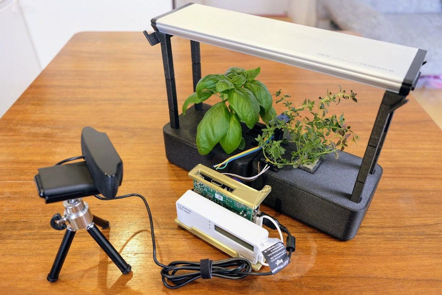 Slotted base for the Raspberry Pi/DIY-based IoT kit by kensuke sasaki ...