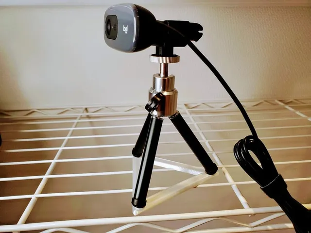 Slotted base for tripods