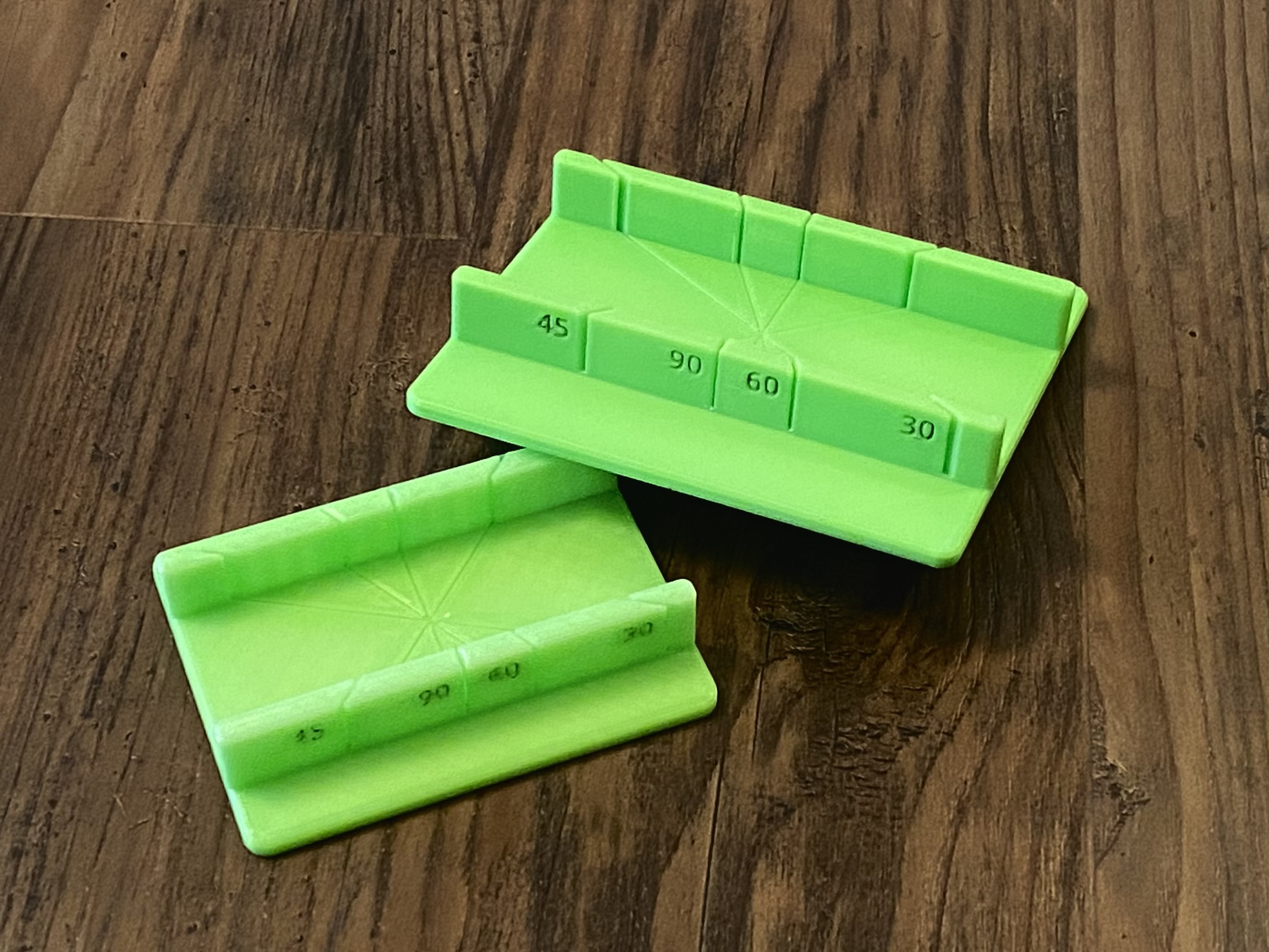 Angle cutting jig / Kosořez