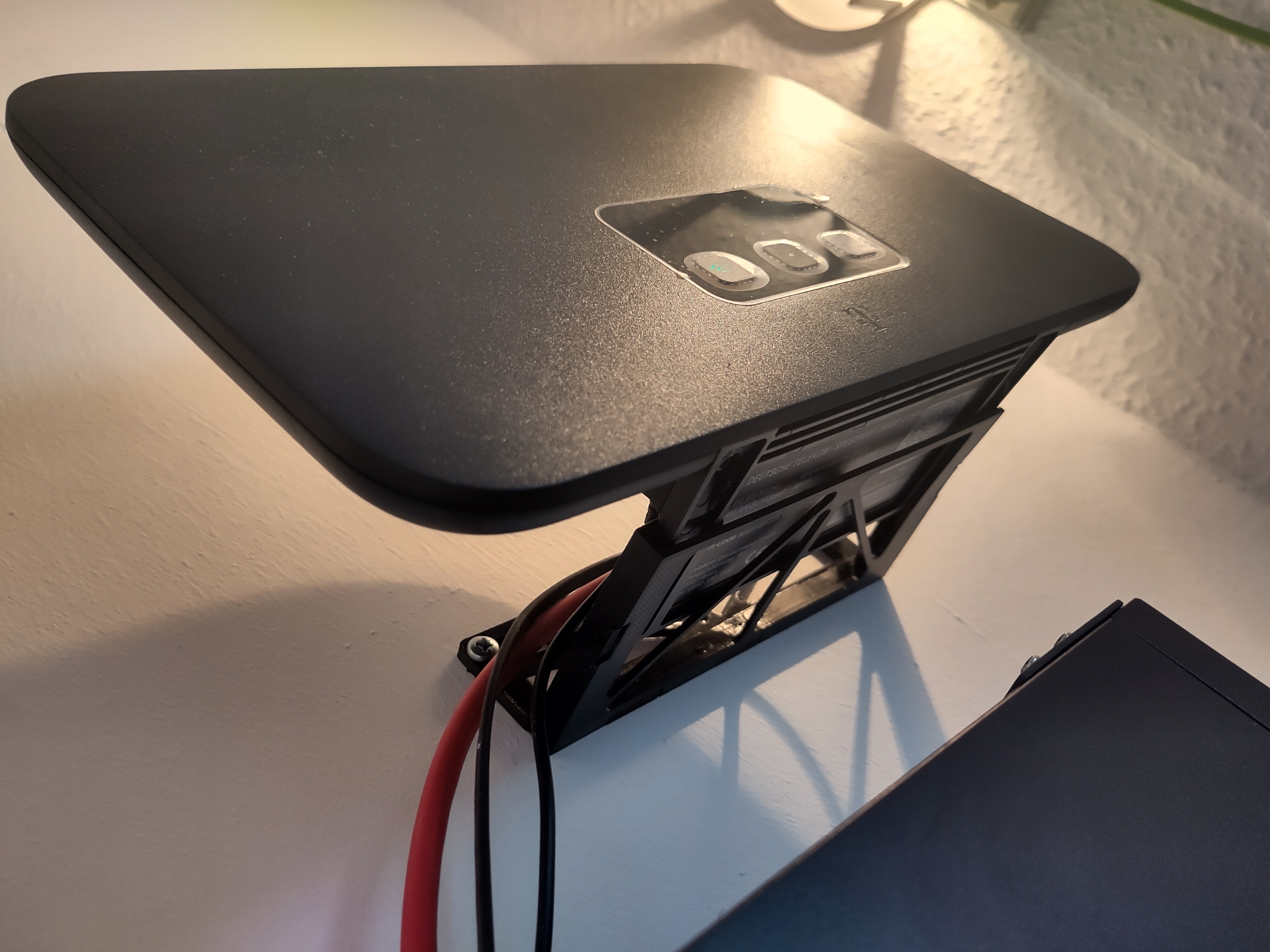 Speedport wall mount
