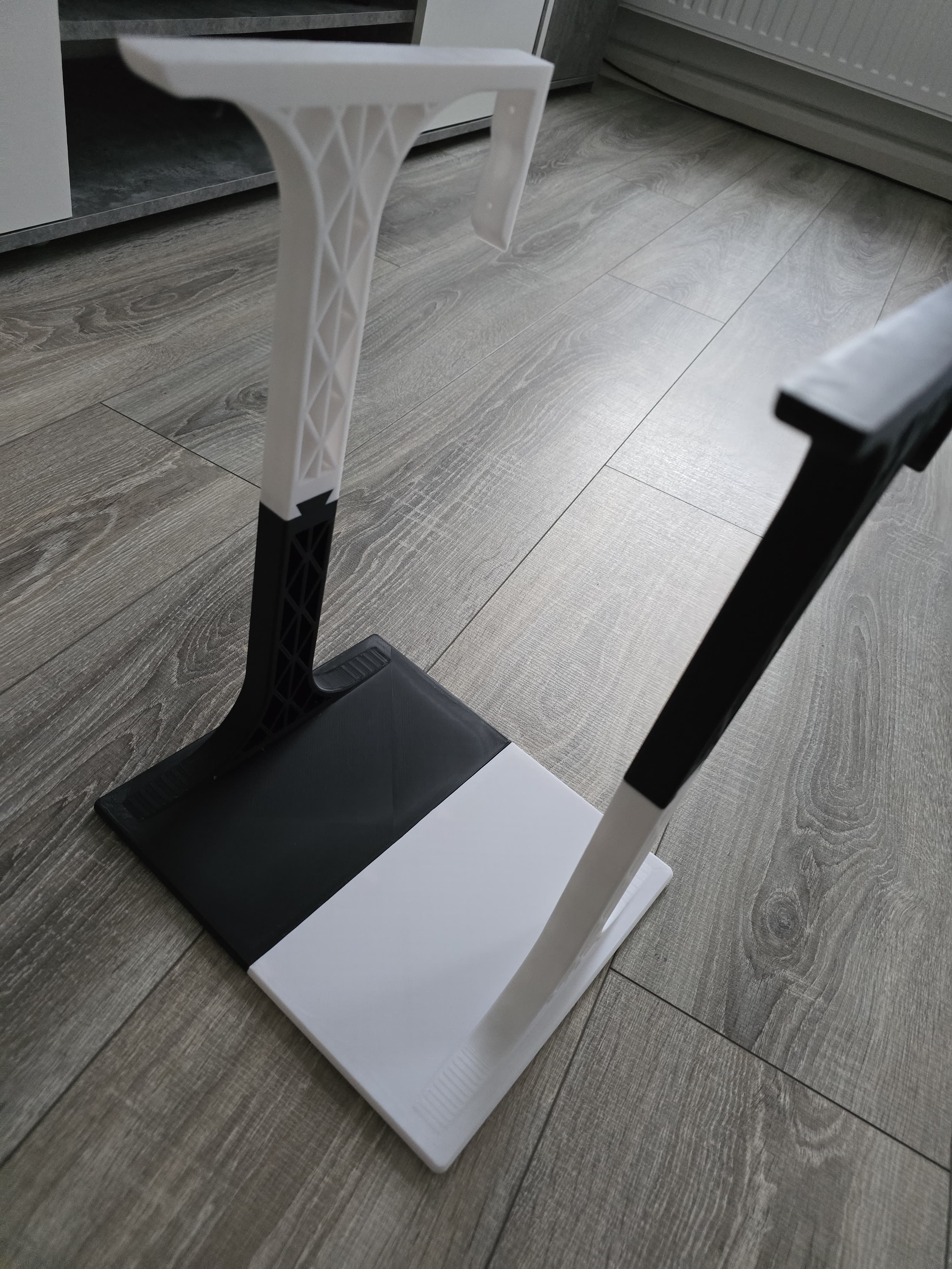 Miniatura 4 do modelo 3D Small Table / Mouseholder for Simrig
