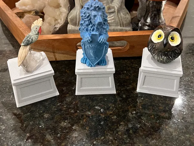 Pedestal for THINGS