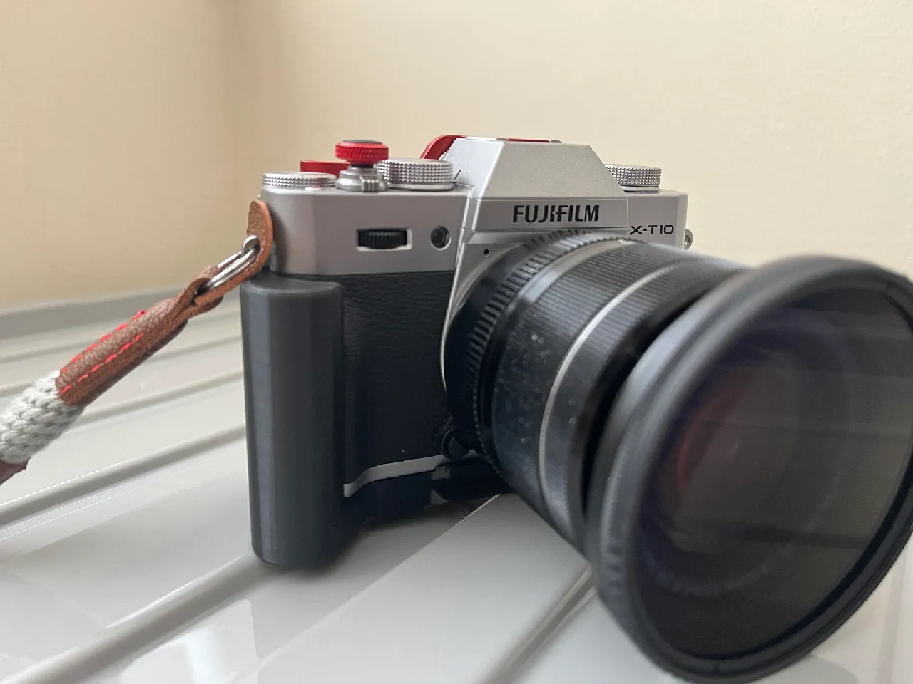 Fujifilm X-T10/20/30 Grip by Greg Shortland | Download free STL