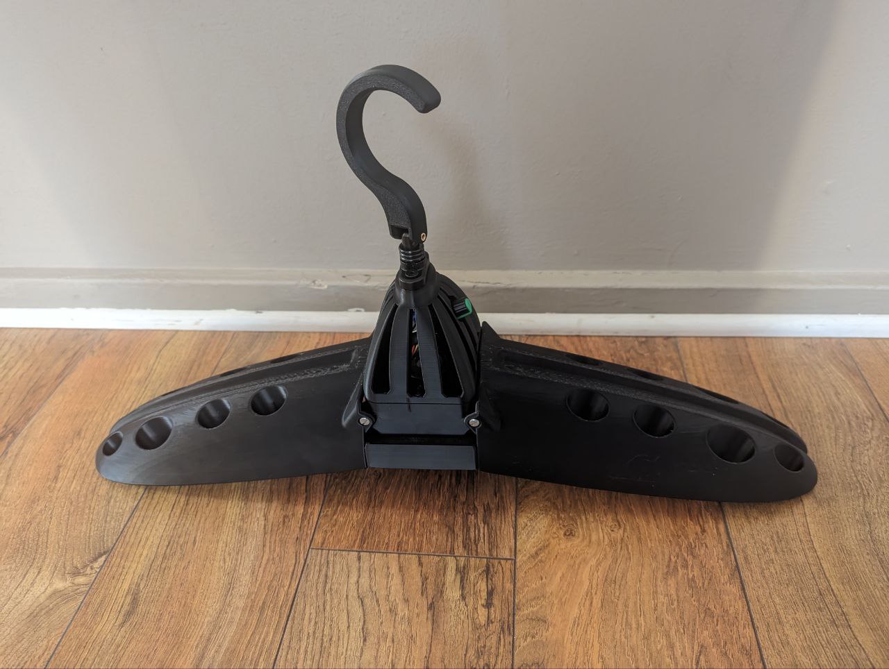 Foldable Fan Hanger